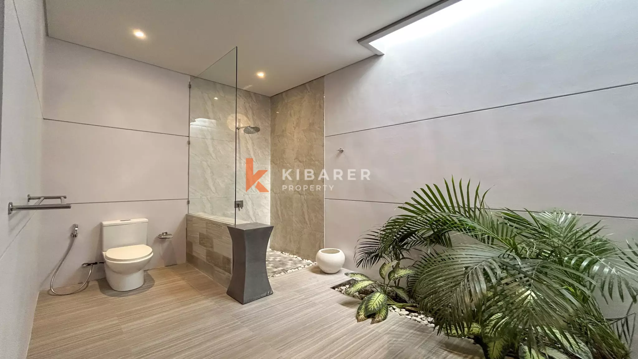 Charming Three-Bedroom Enclosed Living Villa with Private Pool in Umalas