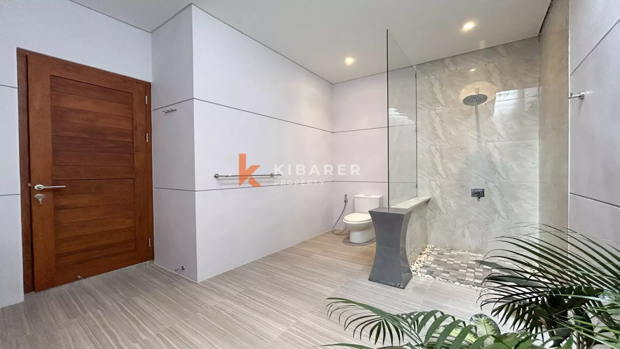 Charming Three-Bedroom Enclosed Living Villa with Private Pool in Umalas