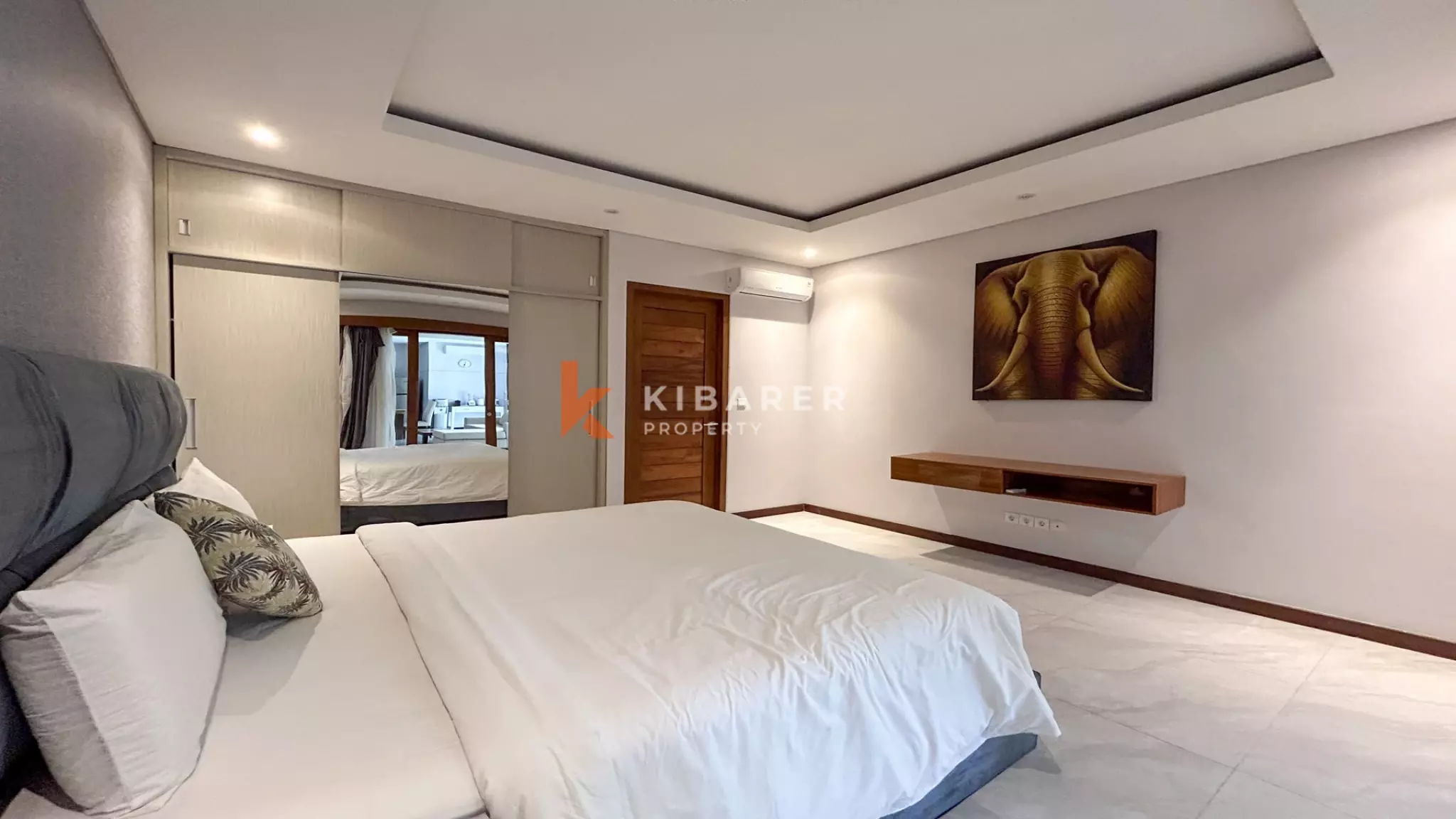 Charming Three-Bedroom Enclosed Living Villa with Private Pool in Umalas