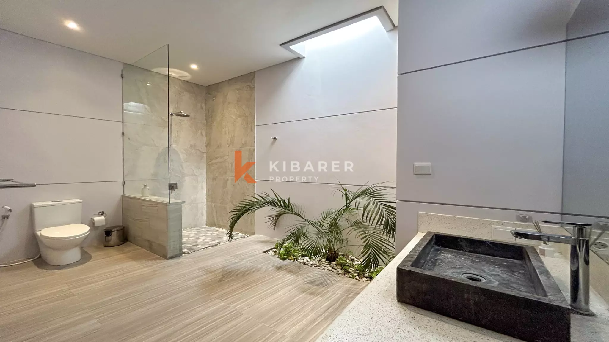 Charming Three-Bedroom Enclosed Living Villa with Private Pool in Umalas