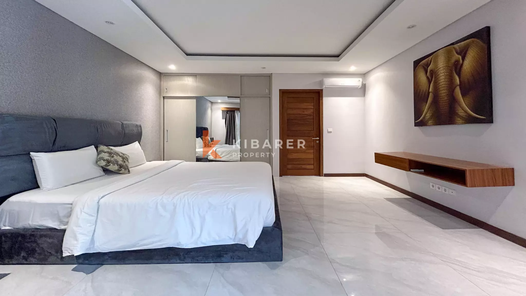 Charming Three-Bedroom Enclosed Living Villa with Private Pool in Umalas