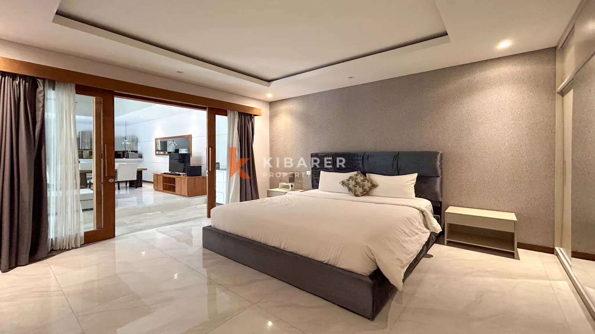 Charming Three-Bedroom Enclosed Living Villa with Private Pool in Umalas