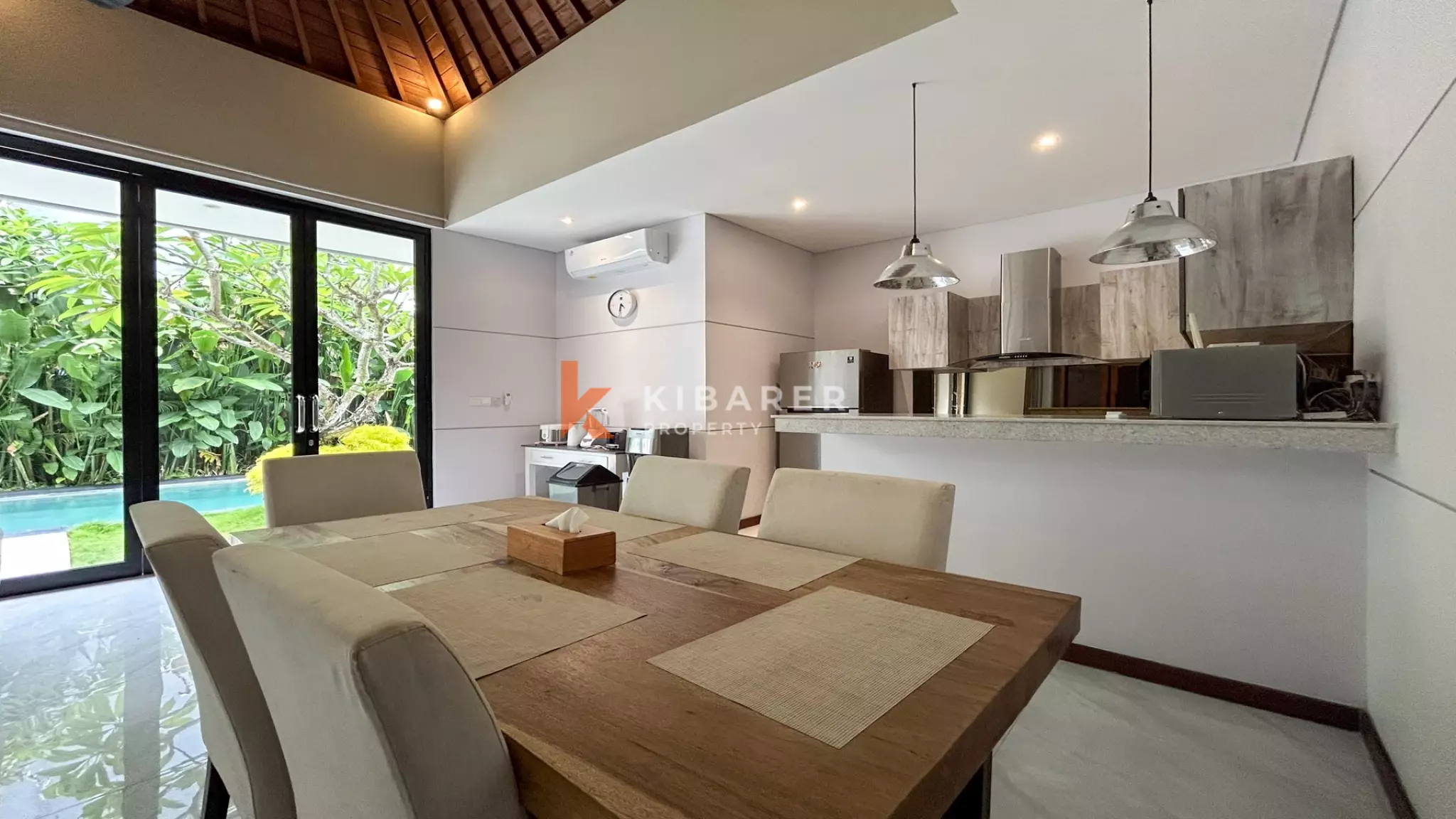 Charming Three-Bedroom Enclosed Living Villa with Private Pool in Umalas