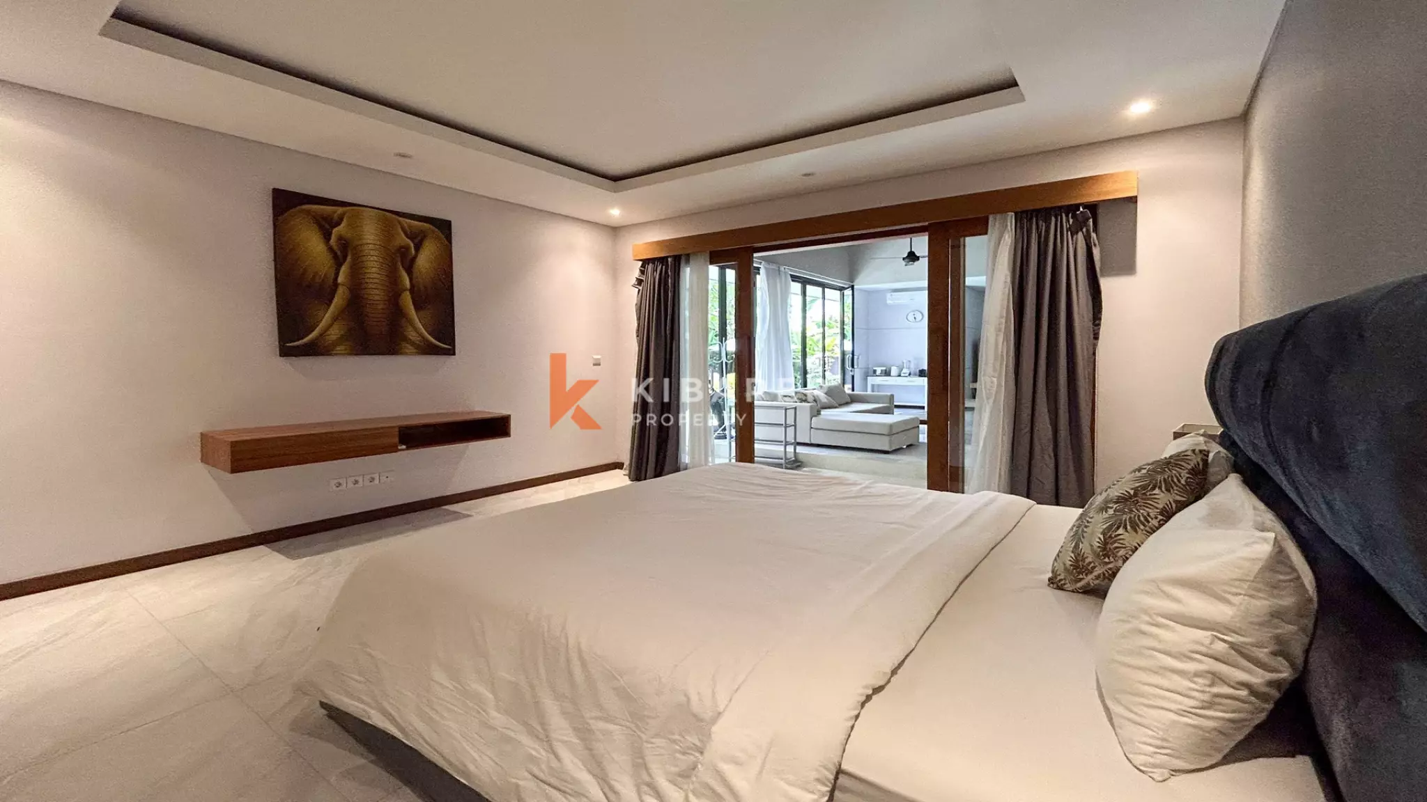 Charming Three-Bedroom Enclosed Living Villa with Private Pool in Umalas