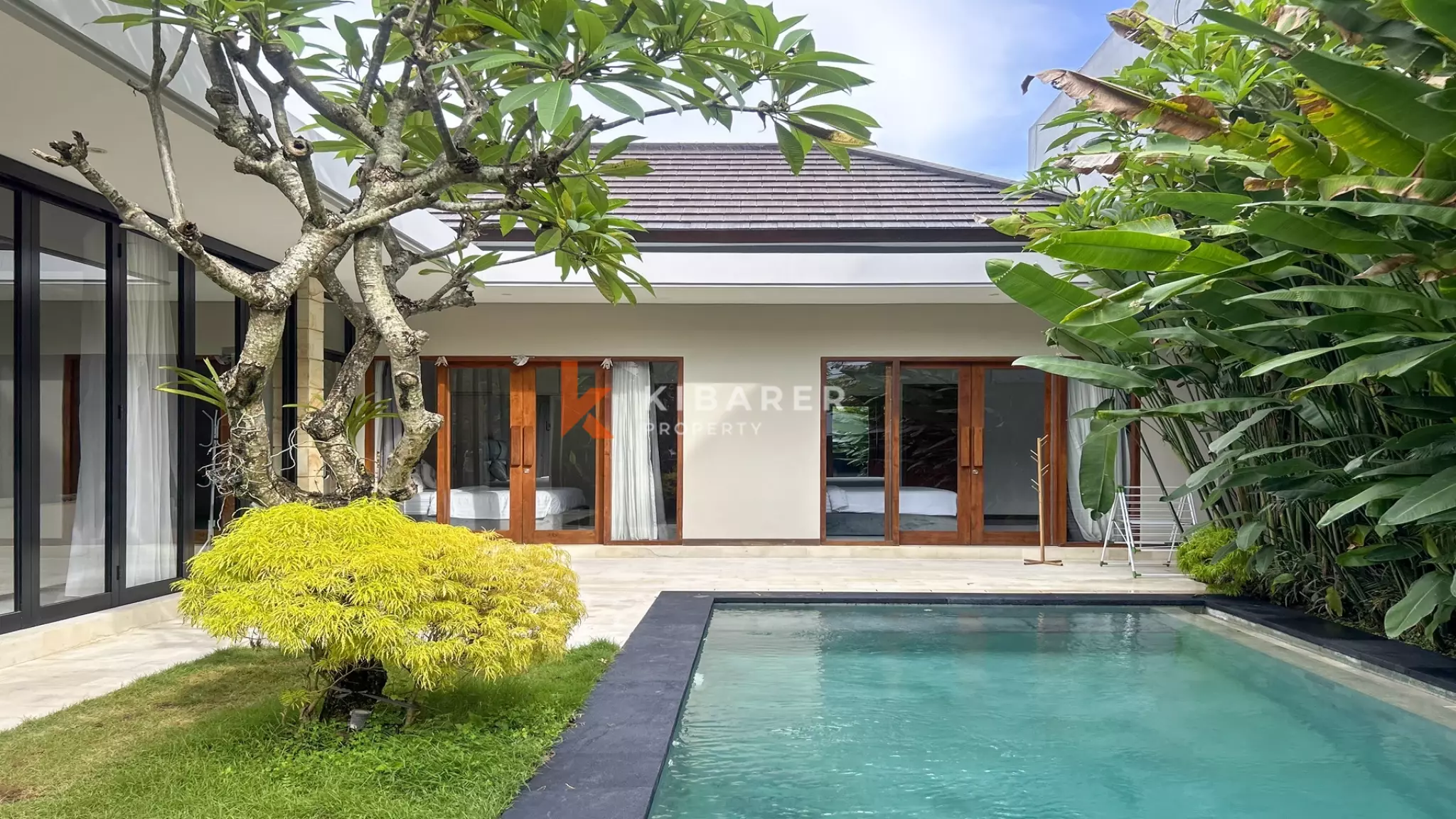 Charming Three-Bedroom Enclosed Living Villa with Private Pool in Umalas