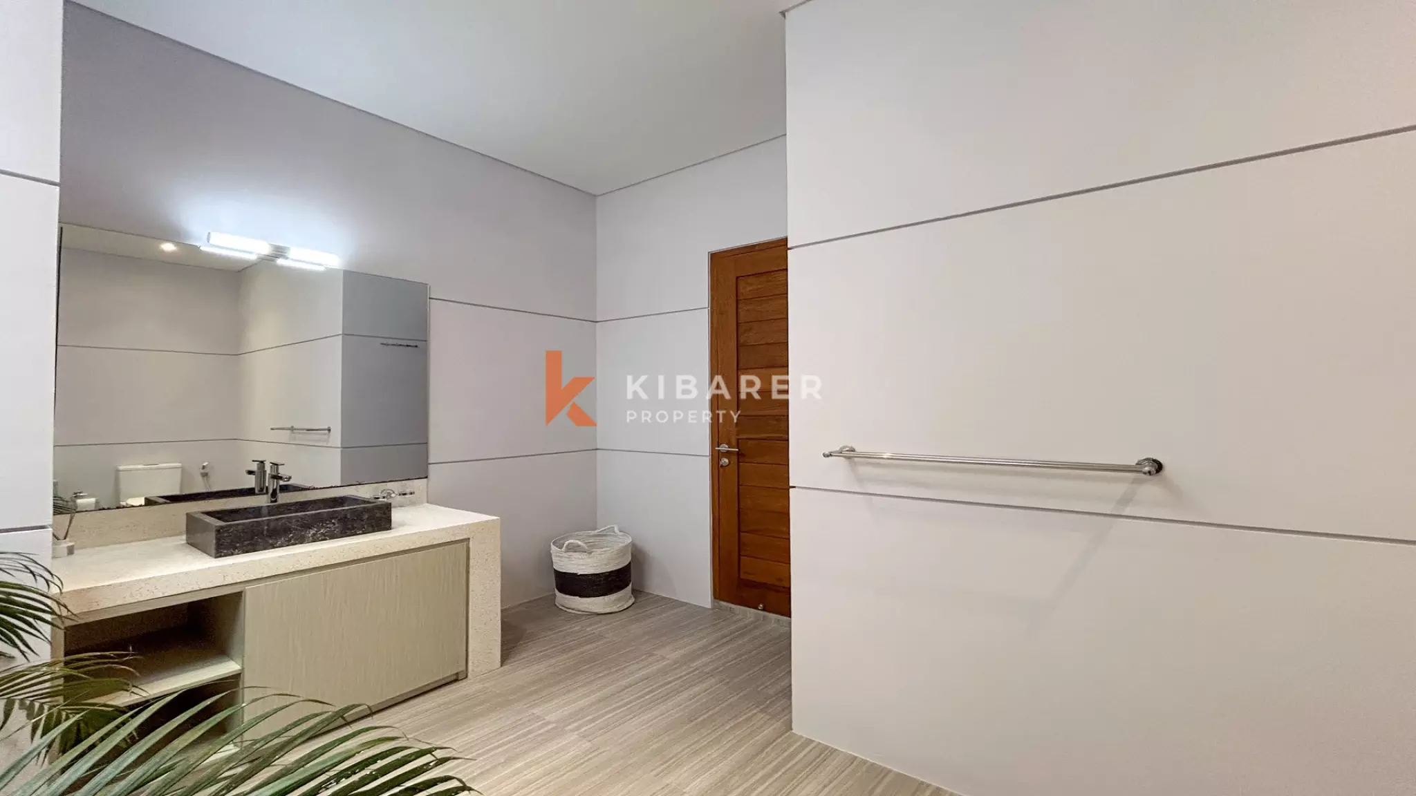 Charming Three-Bedroom Enclosed Living Villa with Private Pool in Umalas