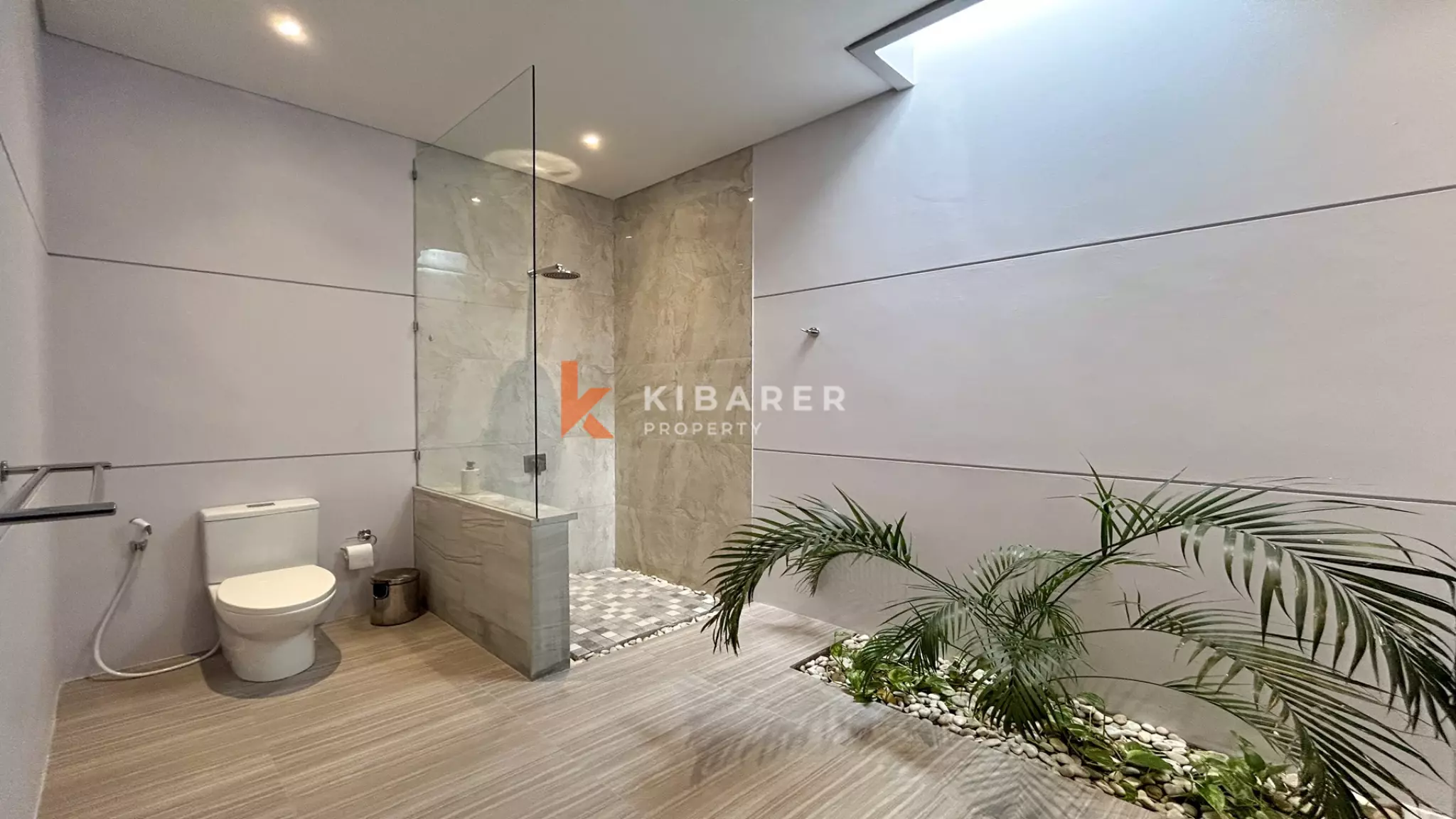 Charming Three-Bedroom Enclosed Living Villa with Private Pool in Umalas