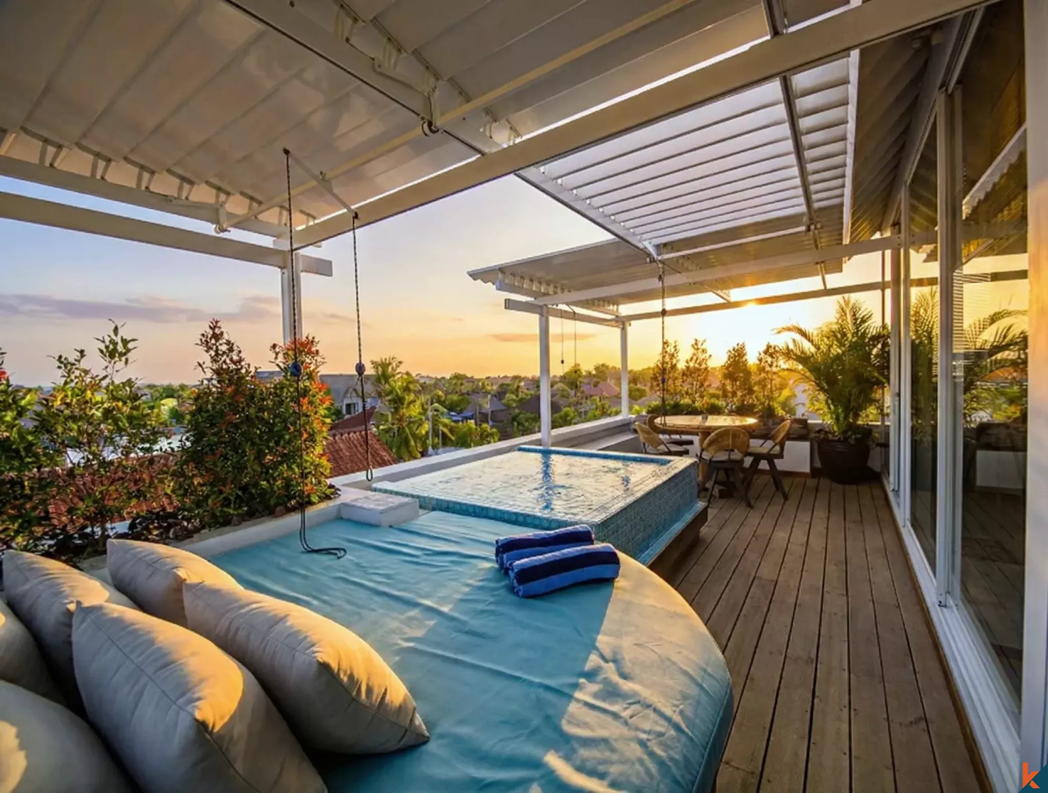 Great one bedroom penthouse with private pool and amazing beach view