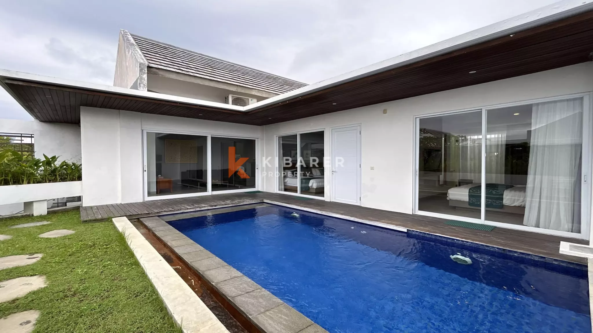 Your Private Getaway: Two-Bedroom Enclosed Living Villa in Ungasan