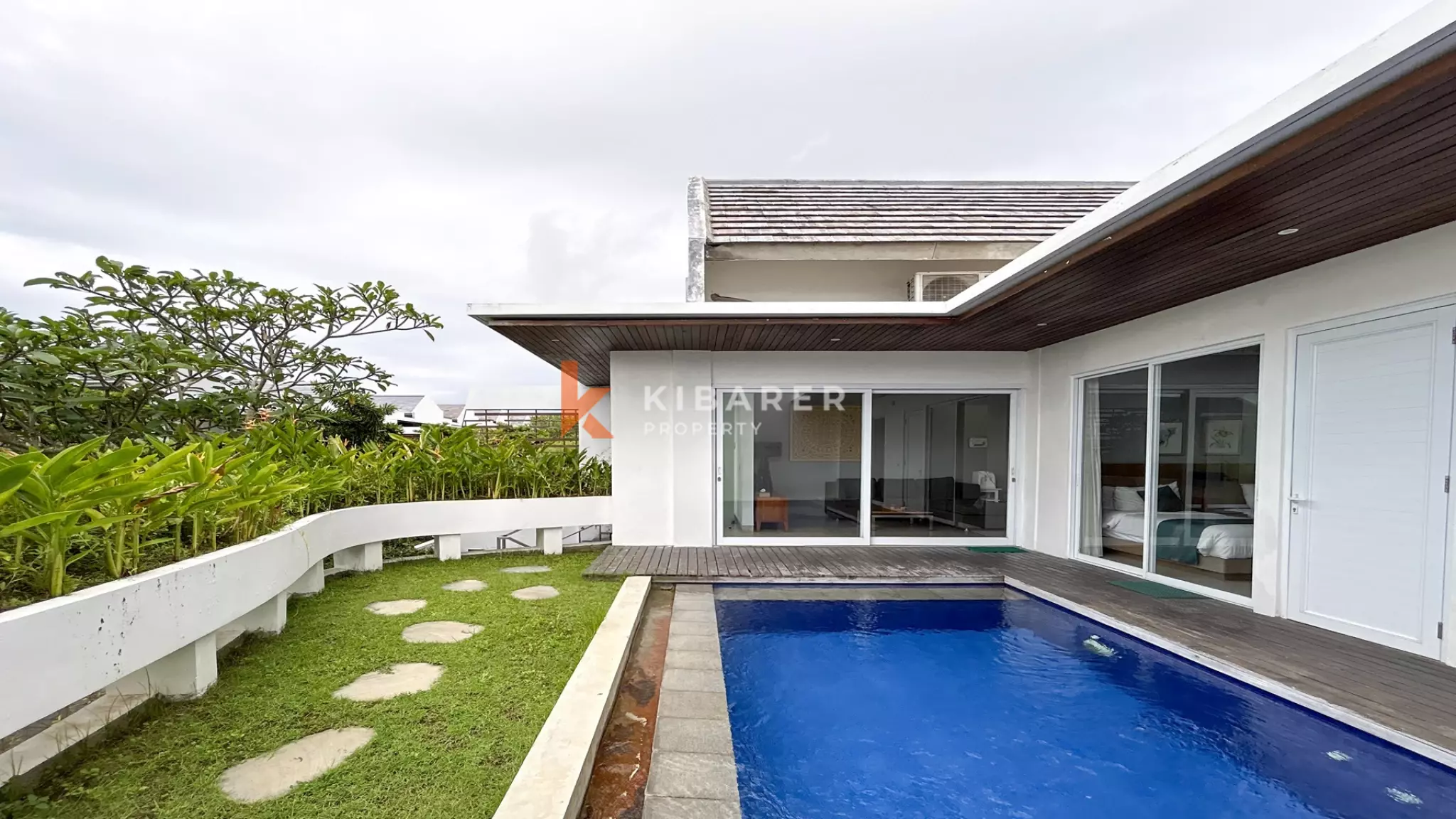 Your Private Getaway: Two-Bedroom Enclosed Living Villa in Ungasan