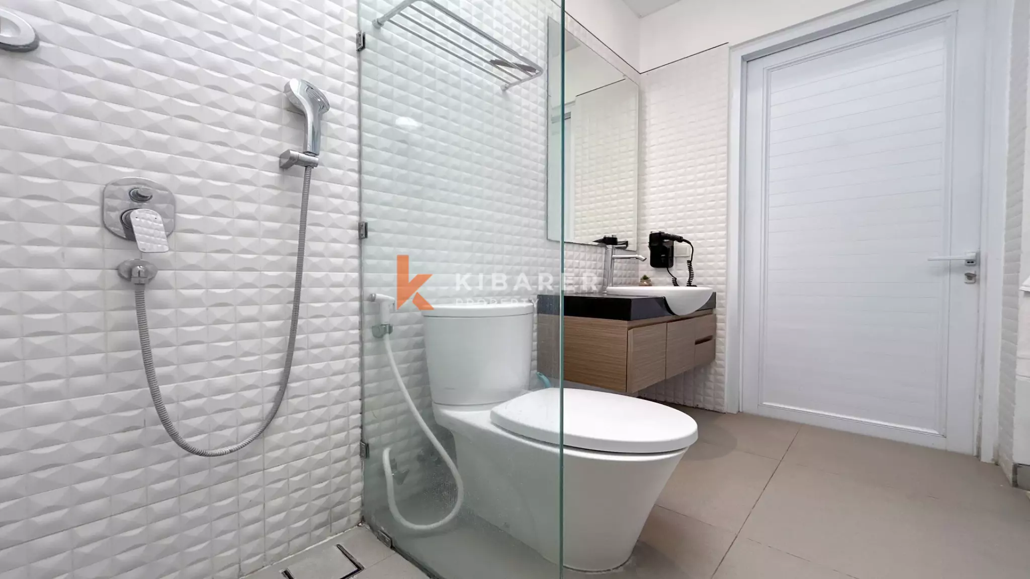 Your Private Getaway: Two-Bedroom Enclosed Living Villa in Ungasan