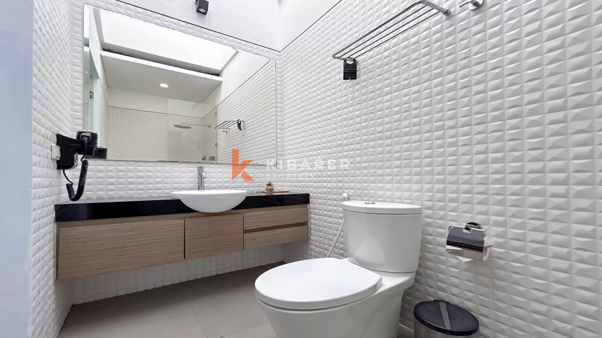 Your Private Getaway: Two-Bedroom Enclosed Living Villa in Ungasan