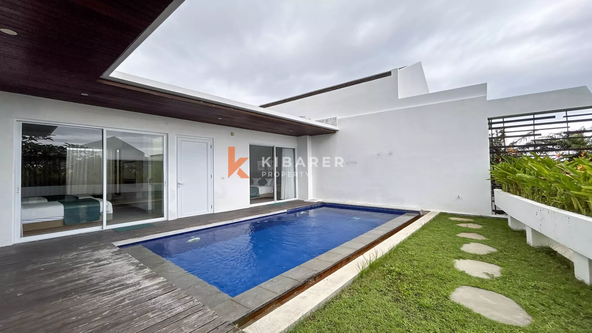 Your Private Getaway: Two-Bedroom Enclosed Living Villa in Ungasan