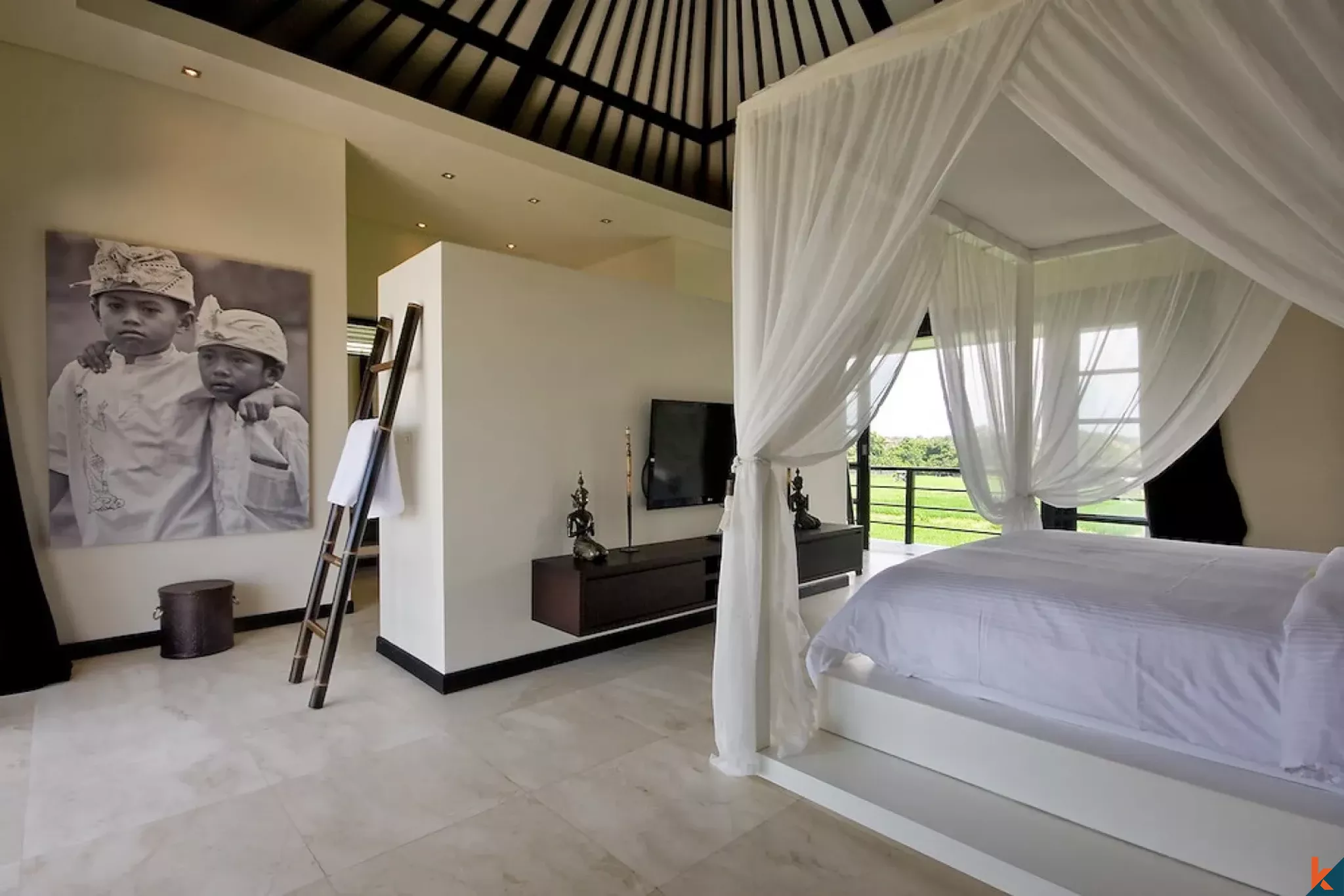 Properti Sewa 4 Kamar Tidur yang Luar Biasa dengan Pemandangan Menakjubkan di Canggu