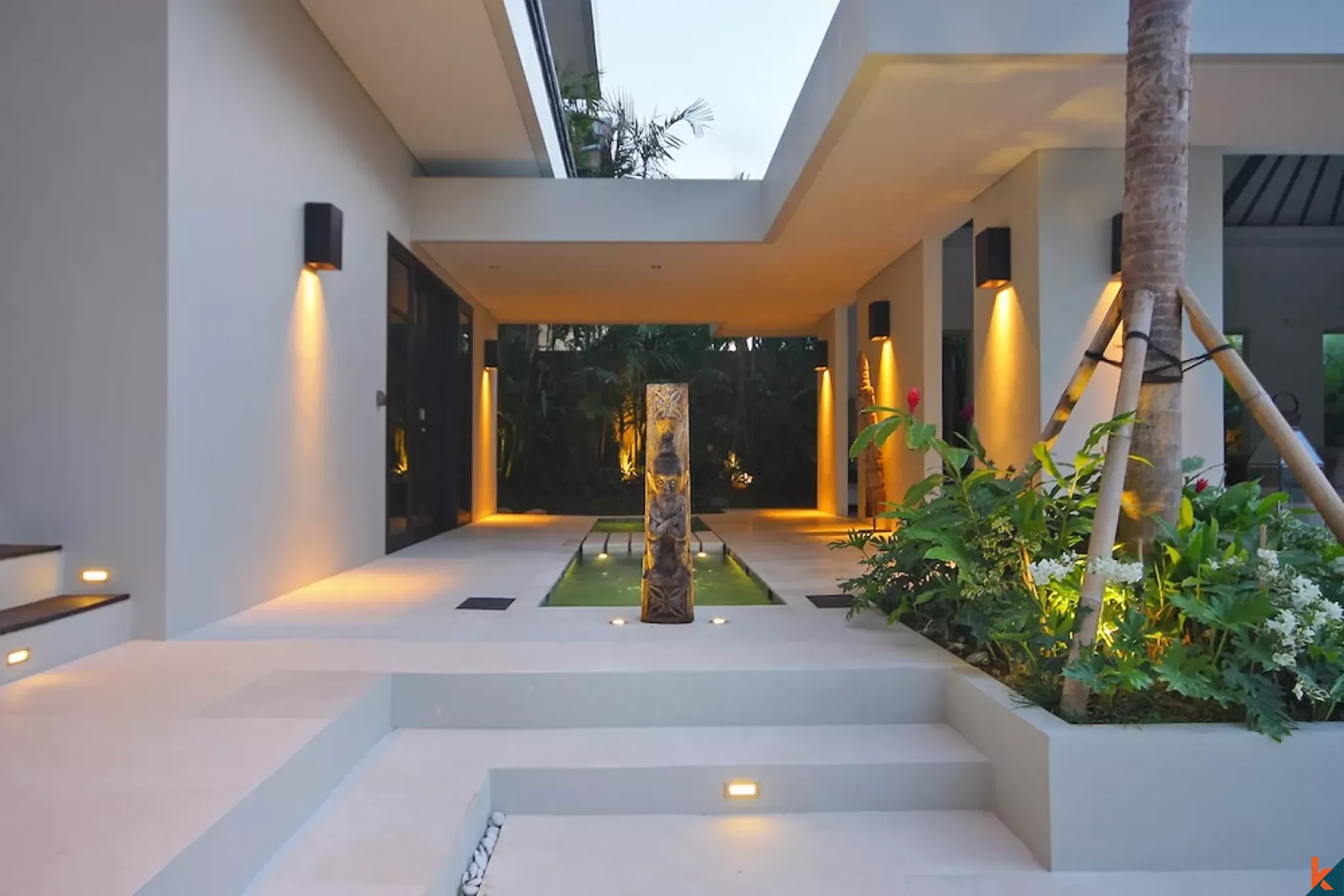 Properti Sewa 4 Kamar Tidur yang Luar Biasa dengan Pemandangan Menakjubkan di Canggu