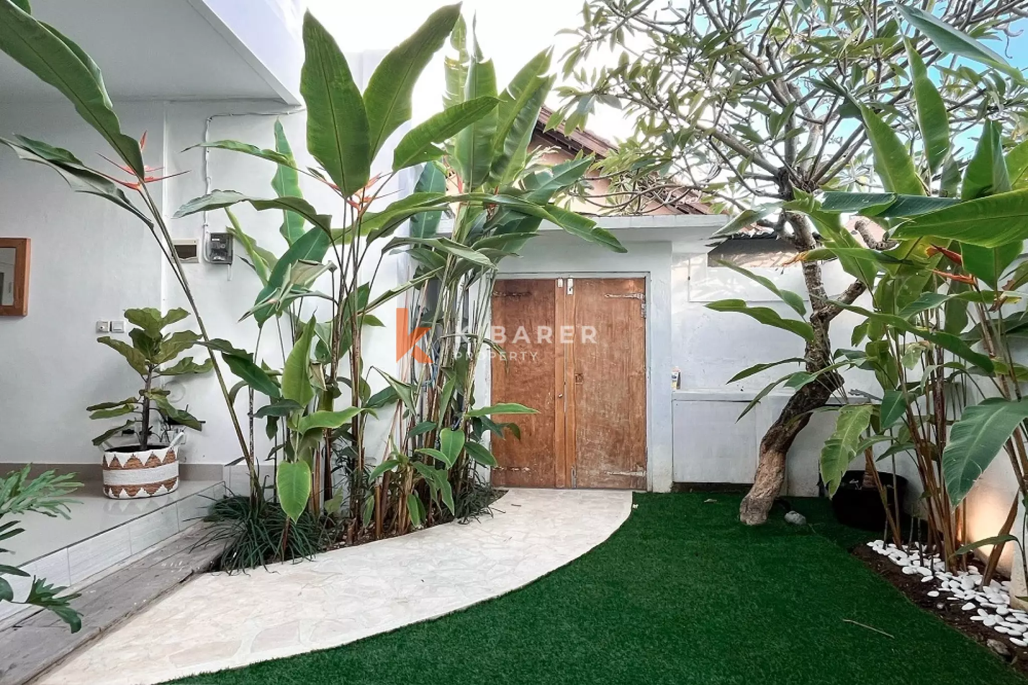 Over Lease Minimalist Two-Bedrooms Villa with Generous Garden