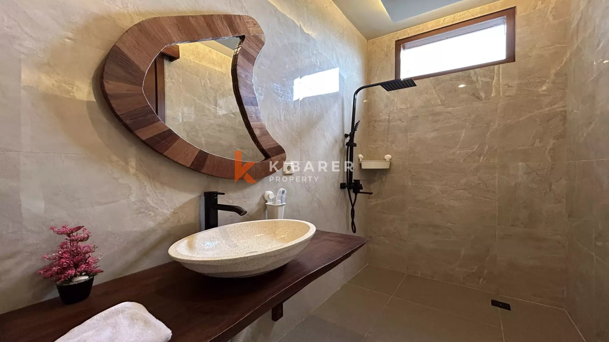 Superbe villa de quatre chambres avec piscine sur le toit et vue panoramique à Uluwatu