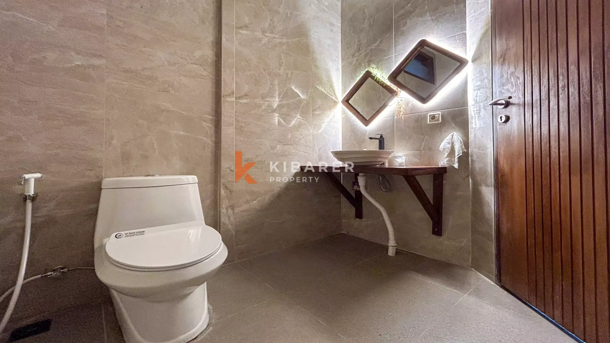 Superbe villa de quatre chambres avec piscine sur le toit et vue panoramique à Uluwatu