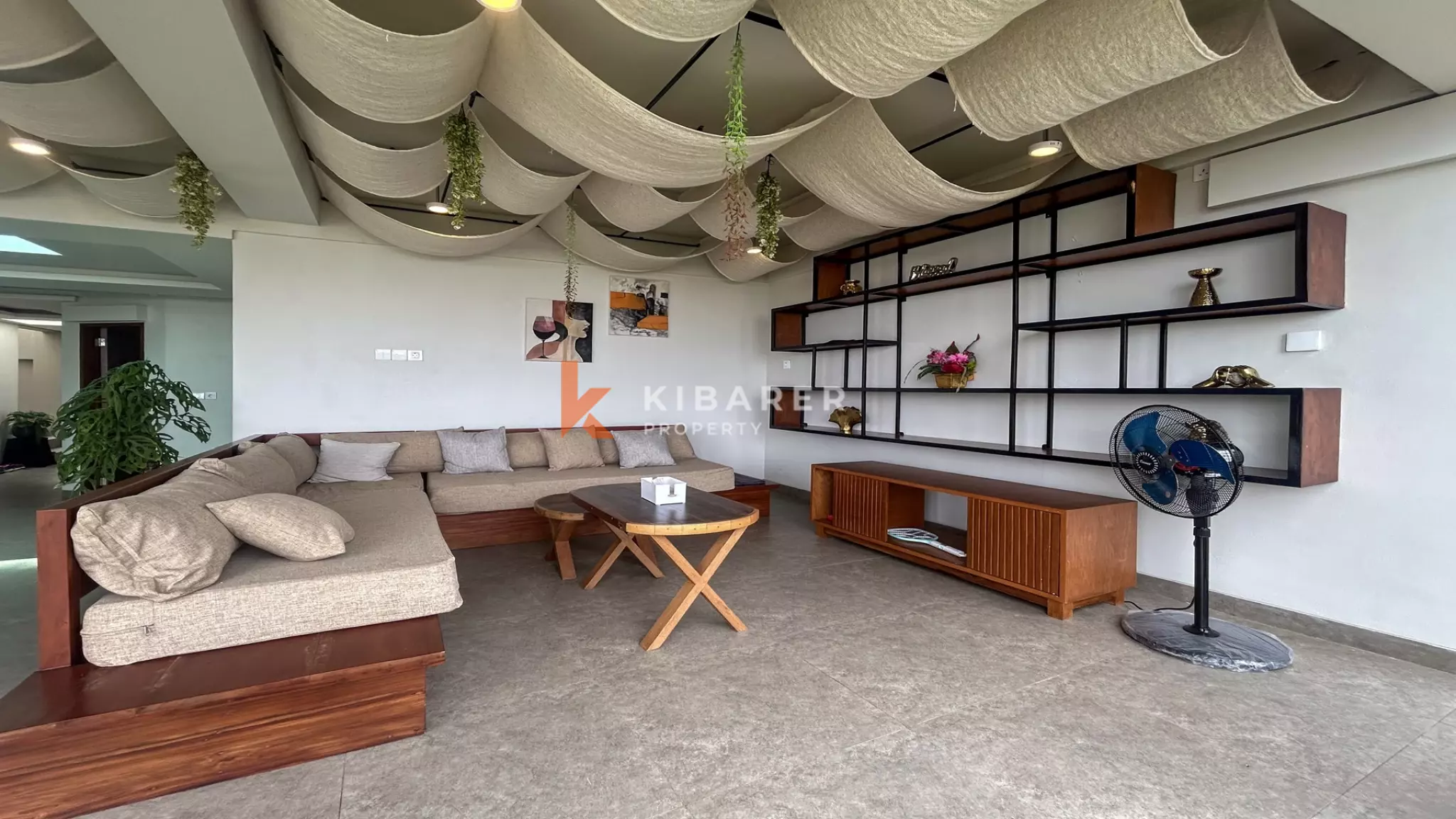 Superbe villa de quatre chambres avec piscine sur le toit et vue panoramique à Uluwatu