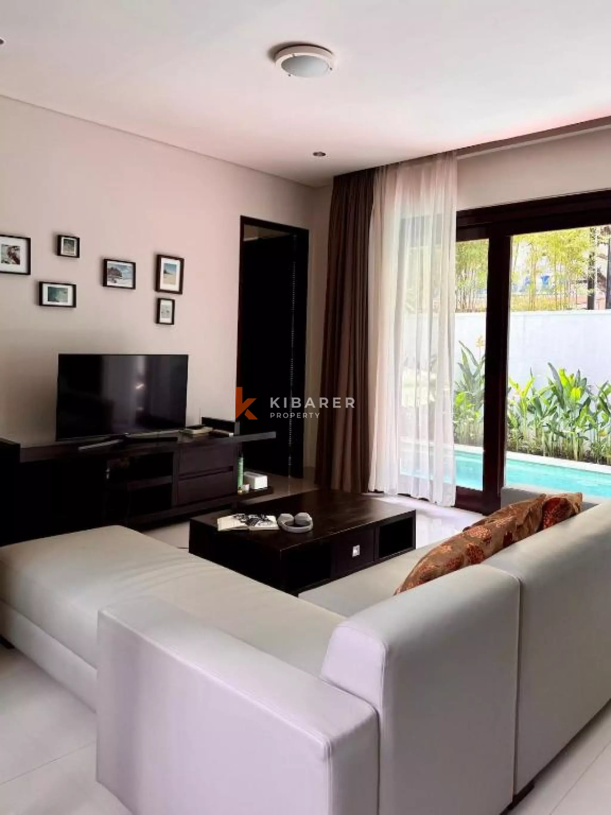 Lovely Two-Bedroom Villa with Enclosed Living in Umalas