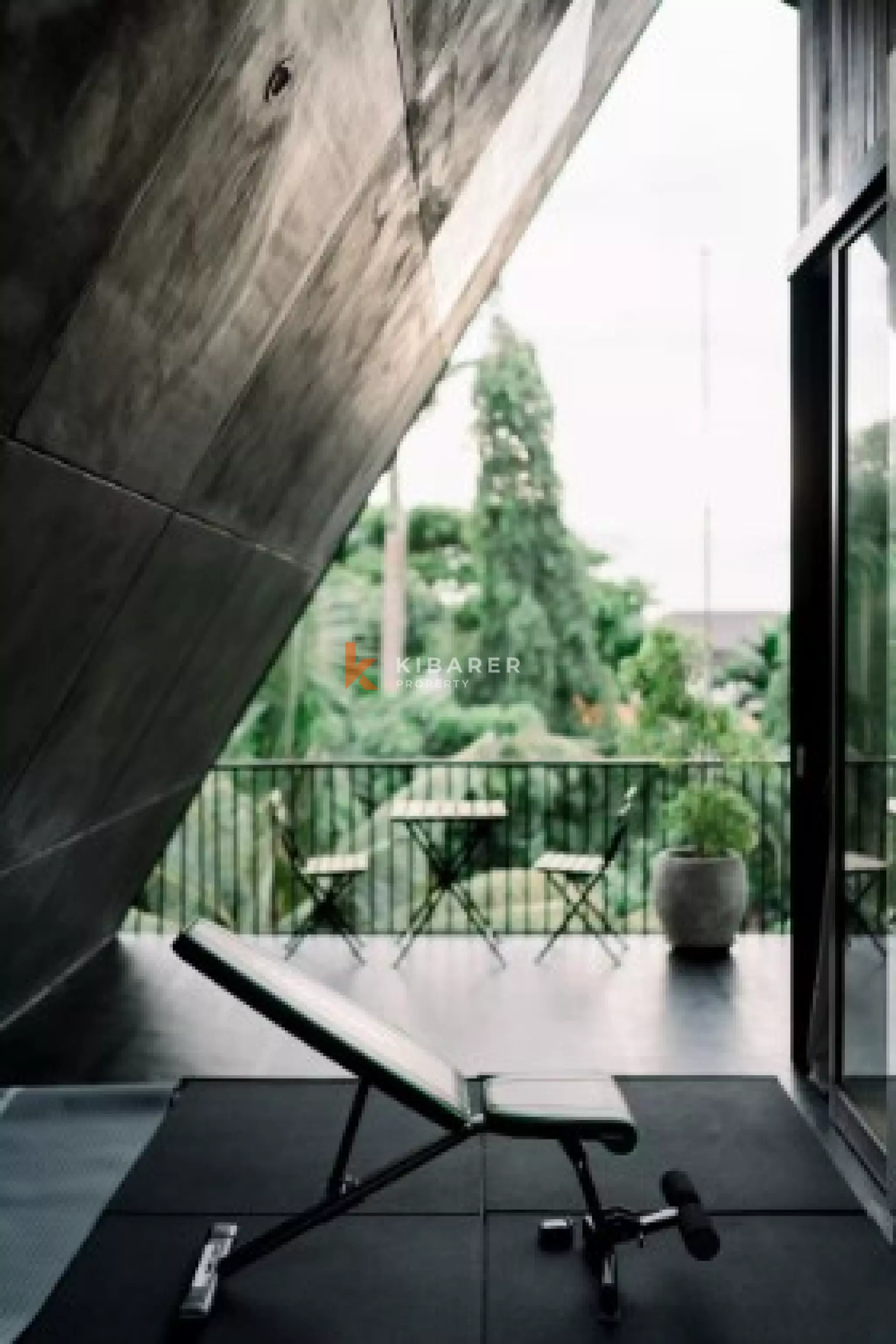 Elegant Family Four Bedroom Villa Overlooking a Large Communal Garden in Berawa