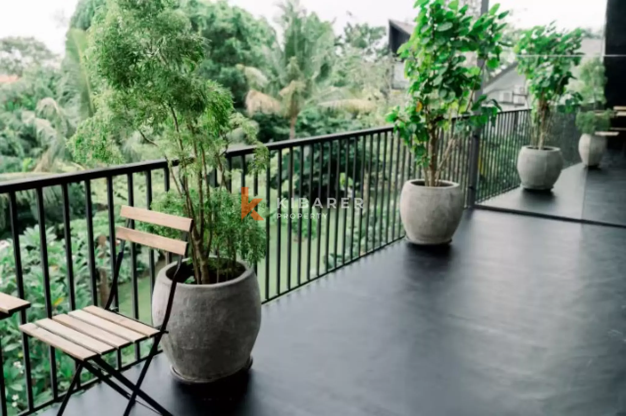 Elegant Family Four Bedroom Villa Overlooking a Large Communal Garden in Berawa