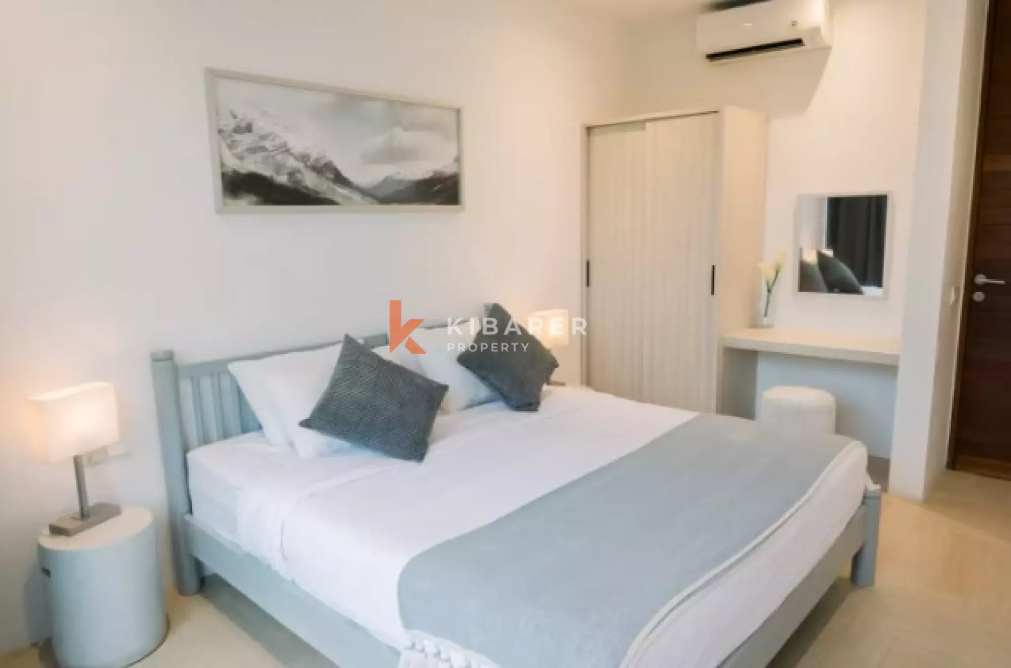 Elegant Family Four Bedroom Villa Overlooking a Large Communal Garden in Berawa