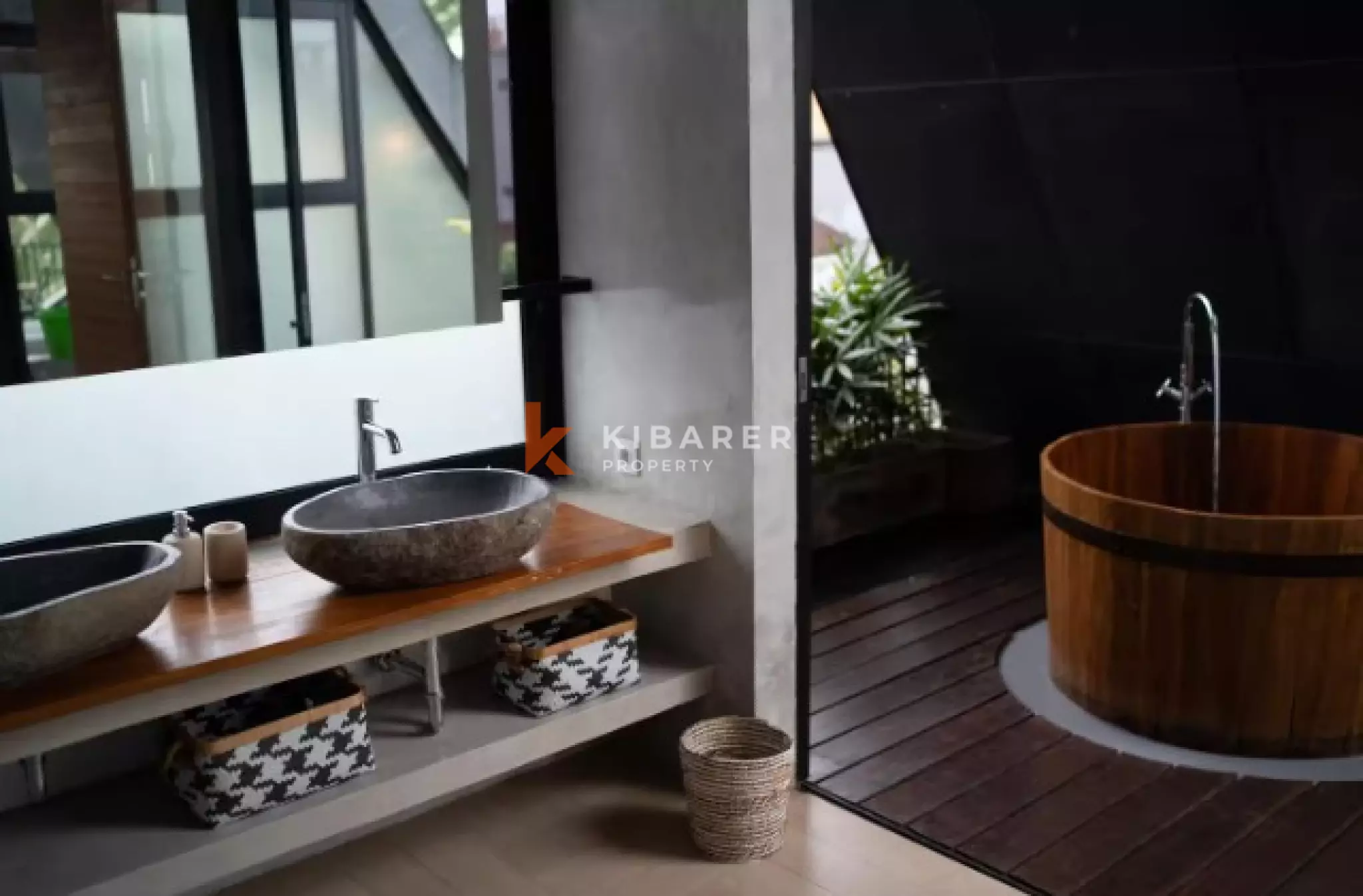 Elegant Family Four Bedroom Villa Overlooking a Large Communal Garden in Berawa