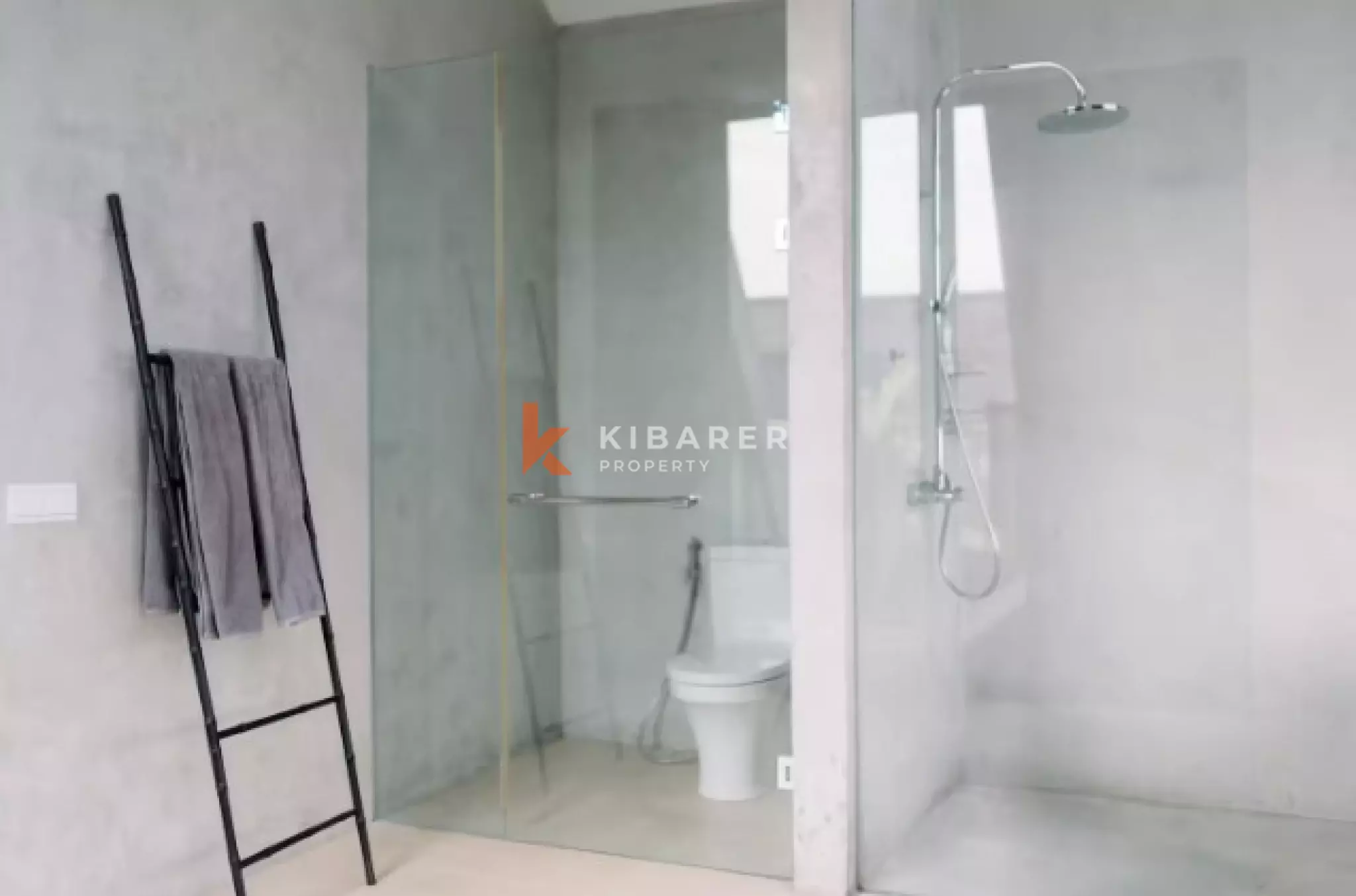 Elegant Family Four Bedroom Villa Overlooking a Large Communal Garden in Berawa