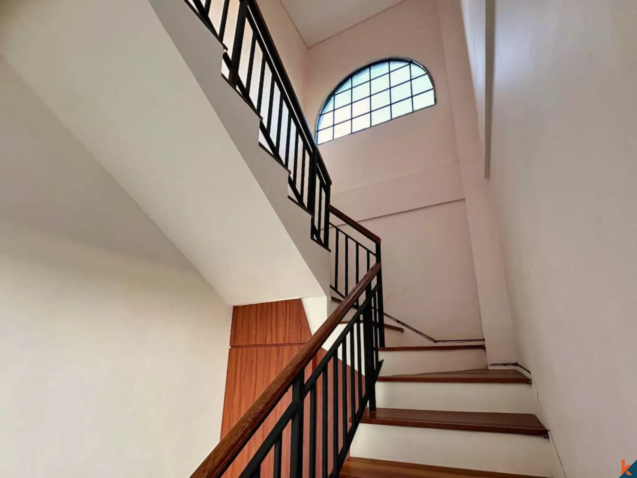 Villa modern hak milik dengan smart system untuk dijual di Jimbaran