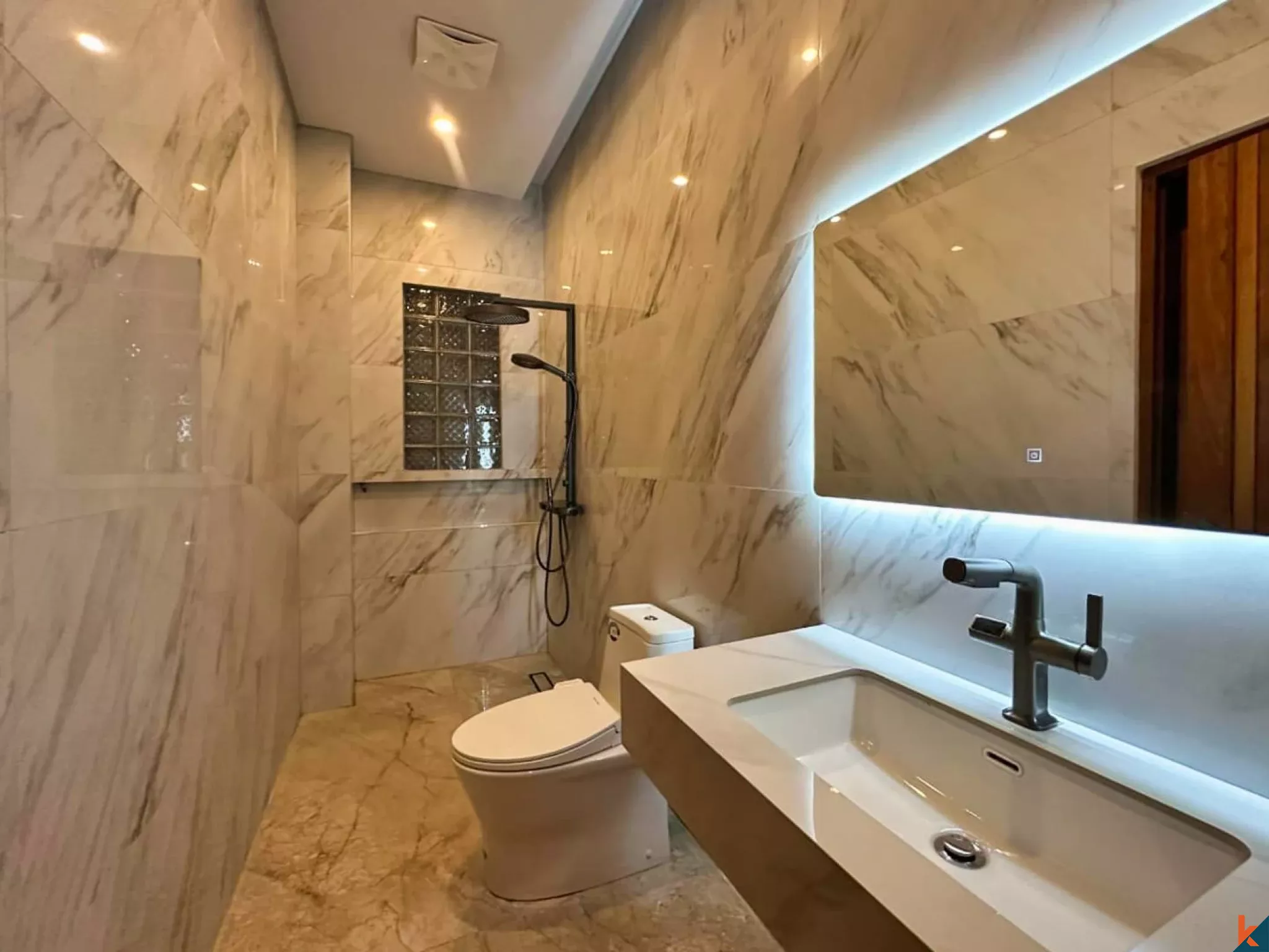 Villa modern hak milik dengan smart system untuk dijual di Jimbaran