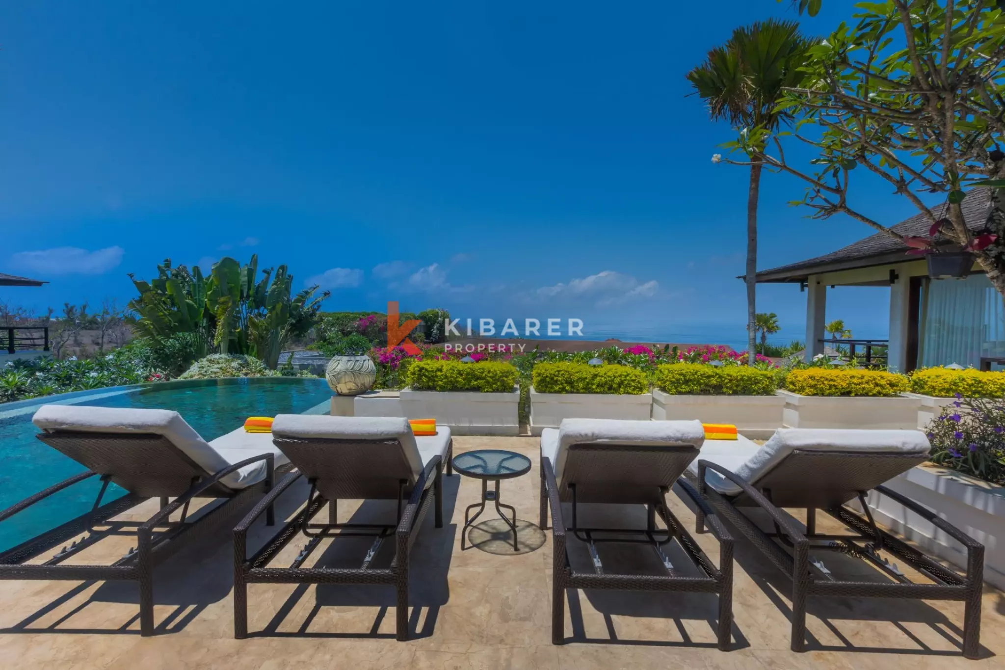 Where the Ocean Meets the Sky - A Six Bedroom Hilltop Villa in Kutuh