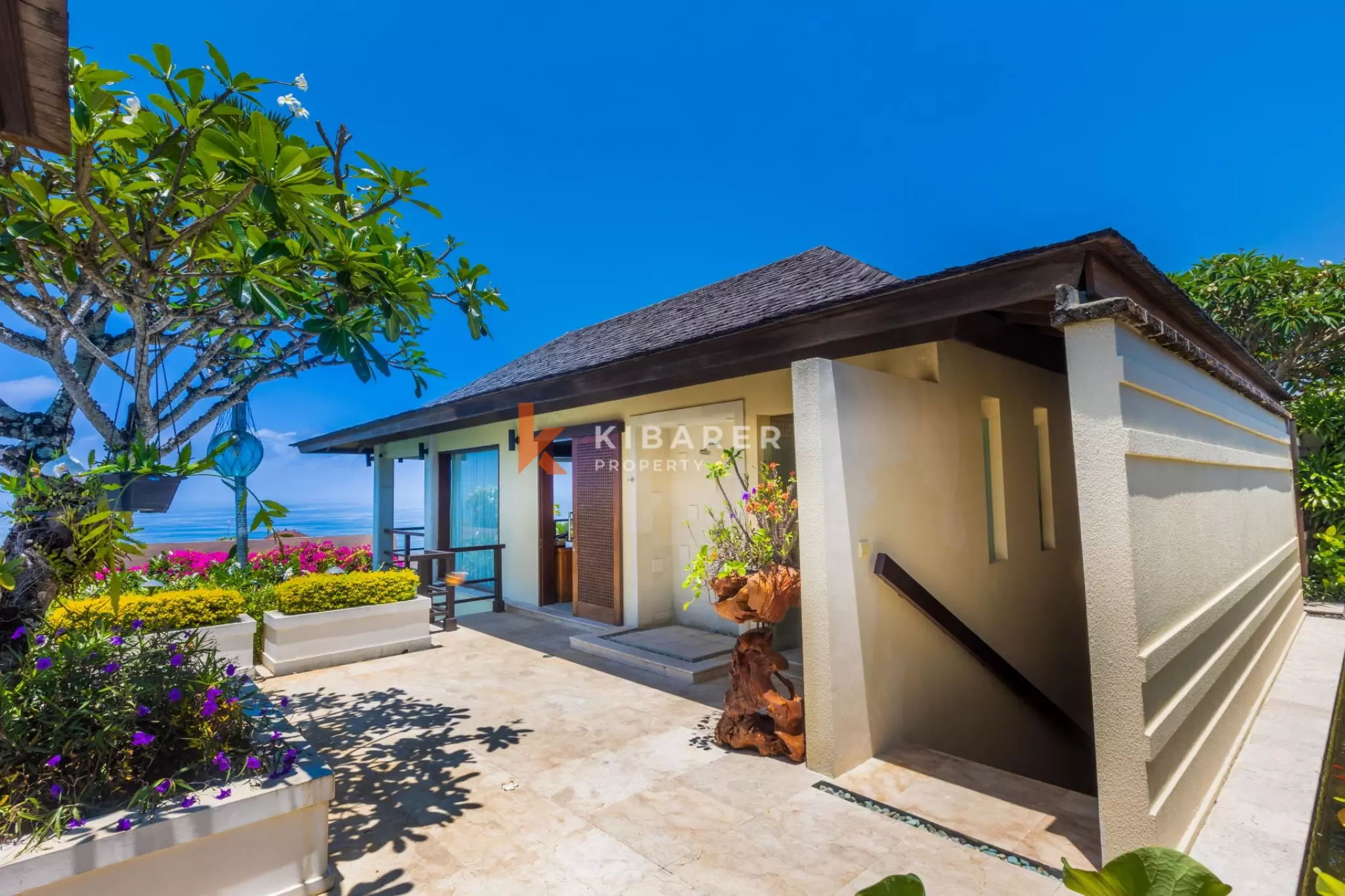 Where the Ocean Meets the Sky - A Six Bedroom Hilltop Villa in Kutuh