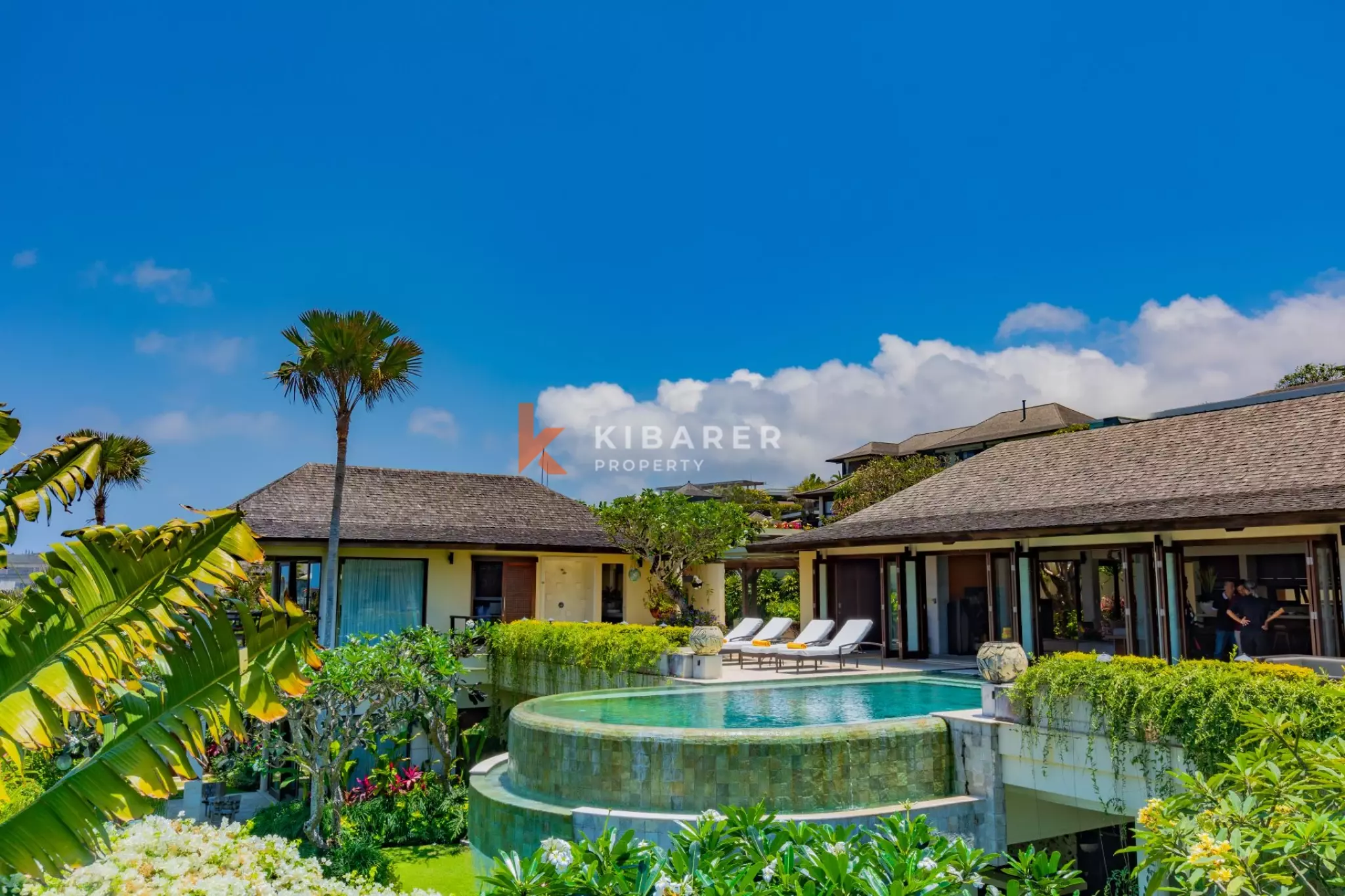 Where the Ocean Meets the Sky - A Six Bedroom Hilltop Villa in Kutuh