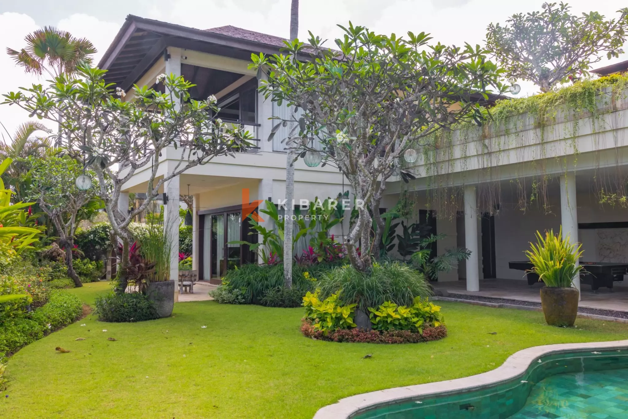 Where the Ocean Meets the Sky - A Six Bedroom Hilltop Villa in Kutuh