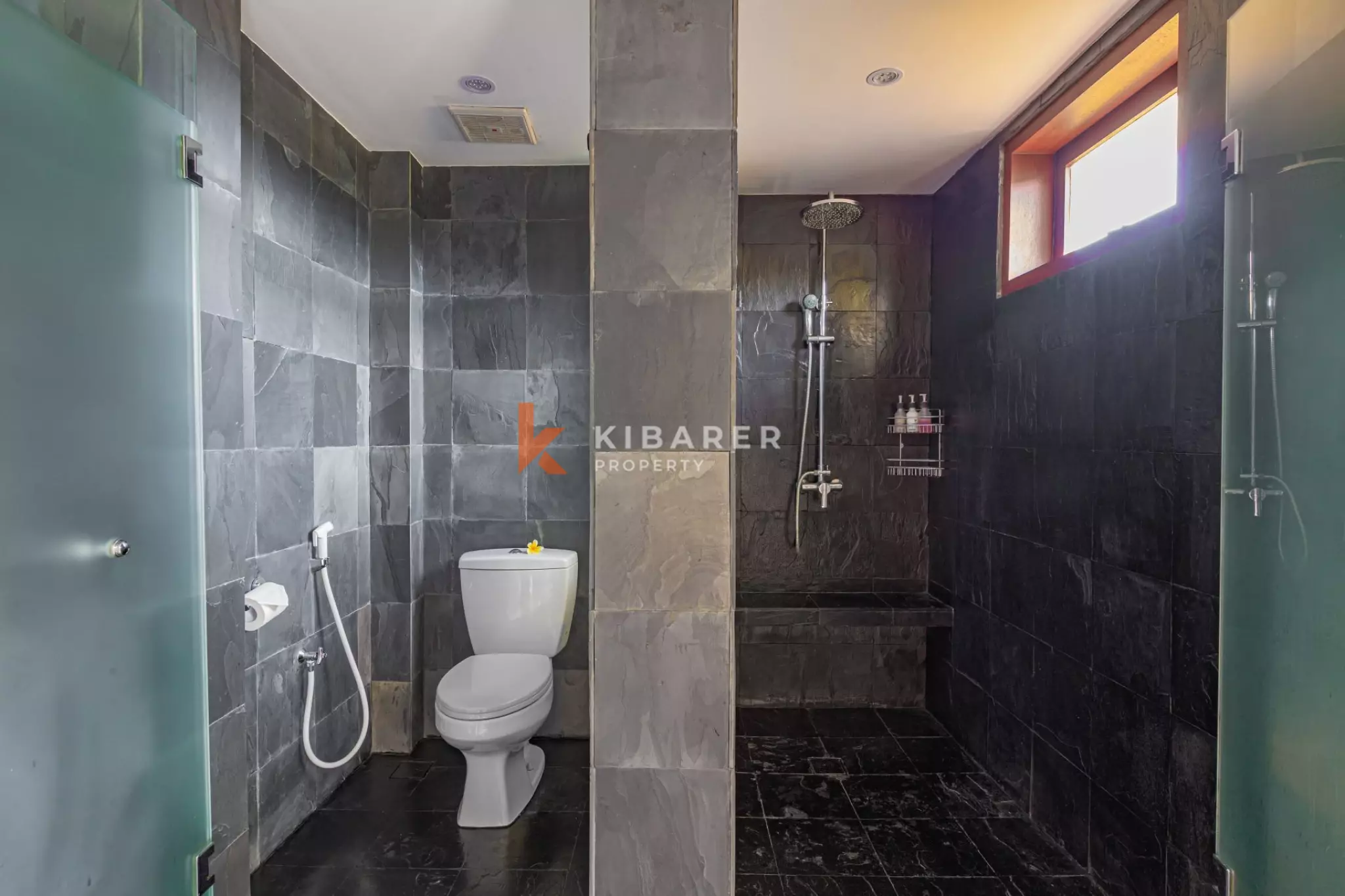 Where the Ocean Meets the Sky - A Six Bedroom Hilltop Villa in Kutuh