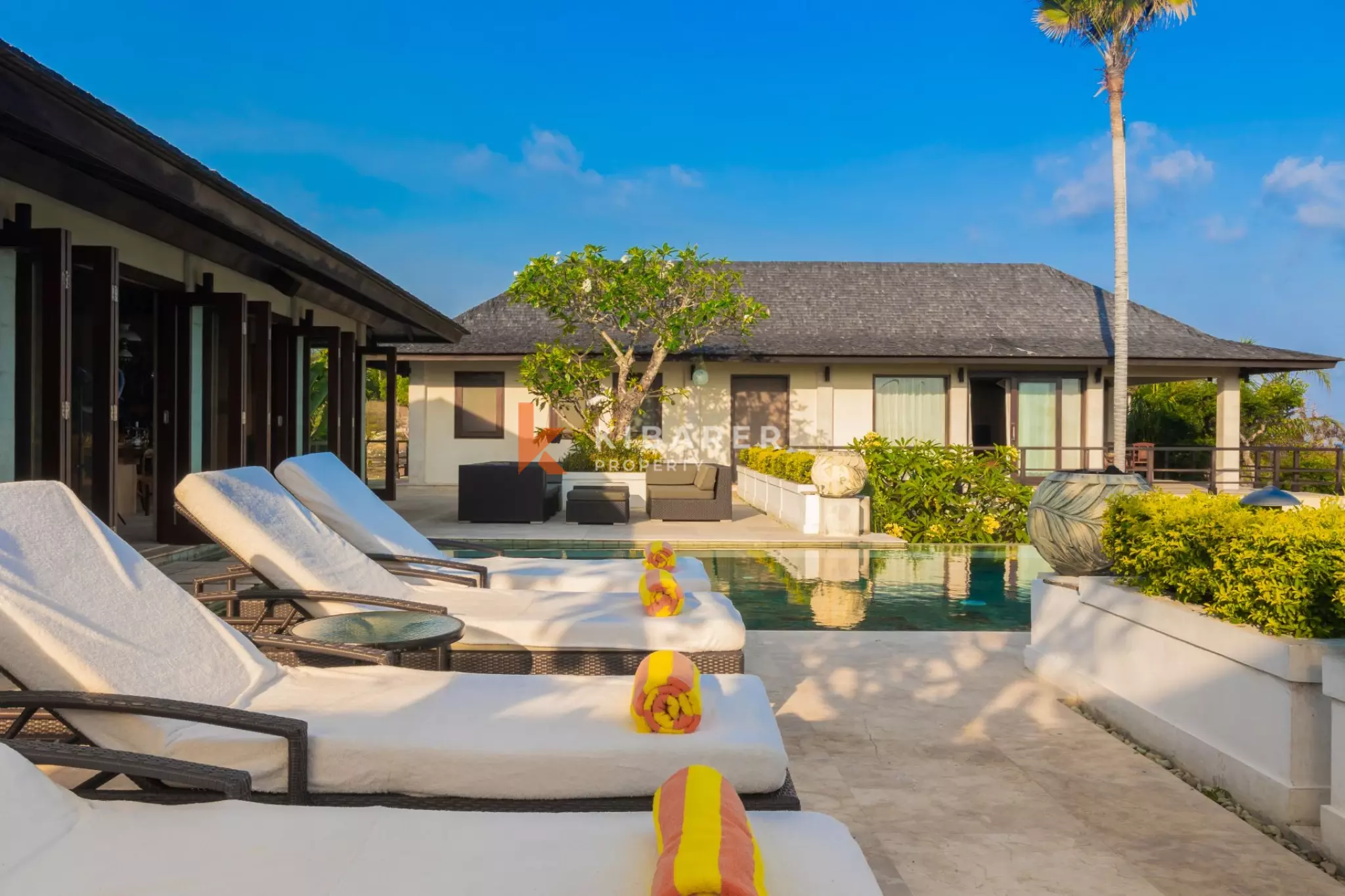 Where the Ocean Meets the Sky - A Six Bedroom Hilltop Villa in Kutuh