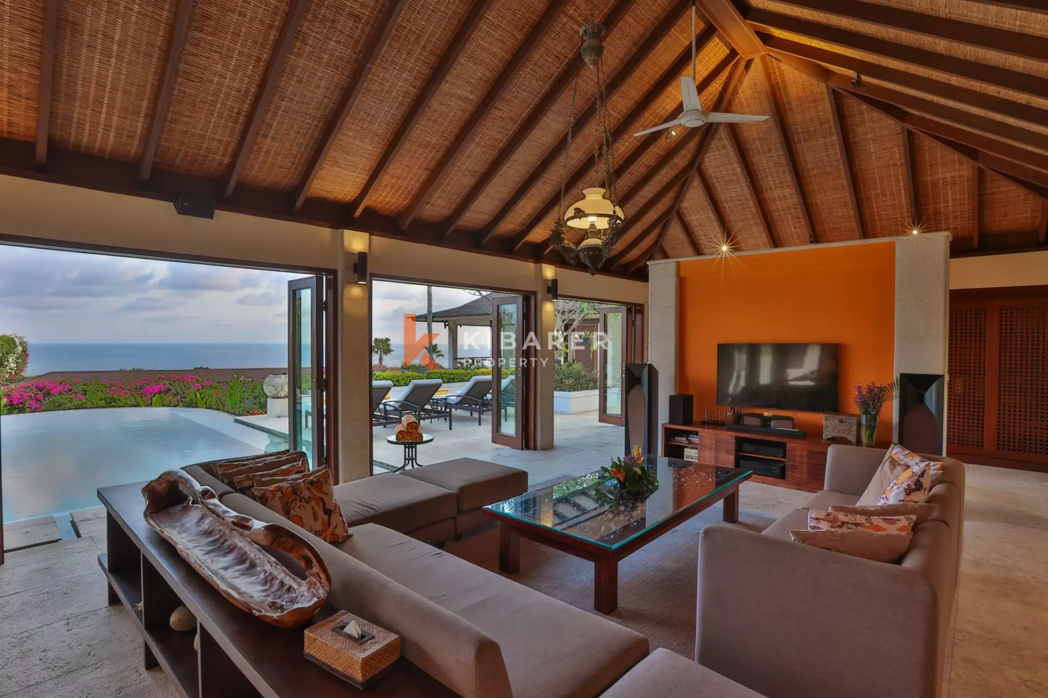 Where the Ocean Meets the Sky - A Six Bedroom Hilltop Villa in Kutuh