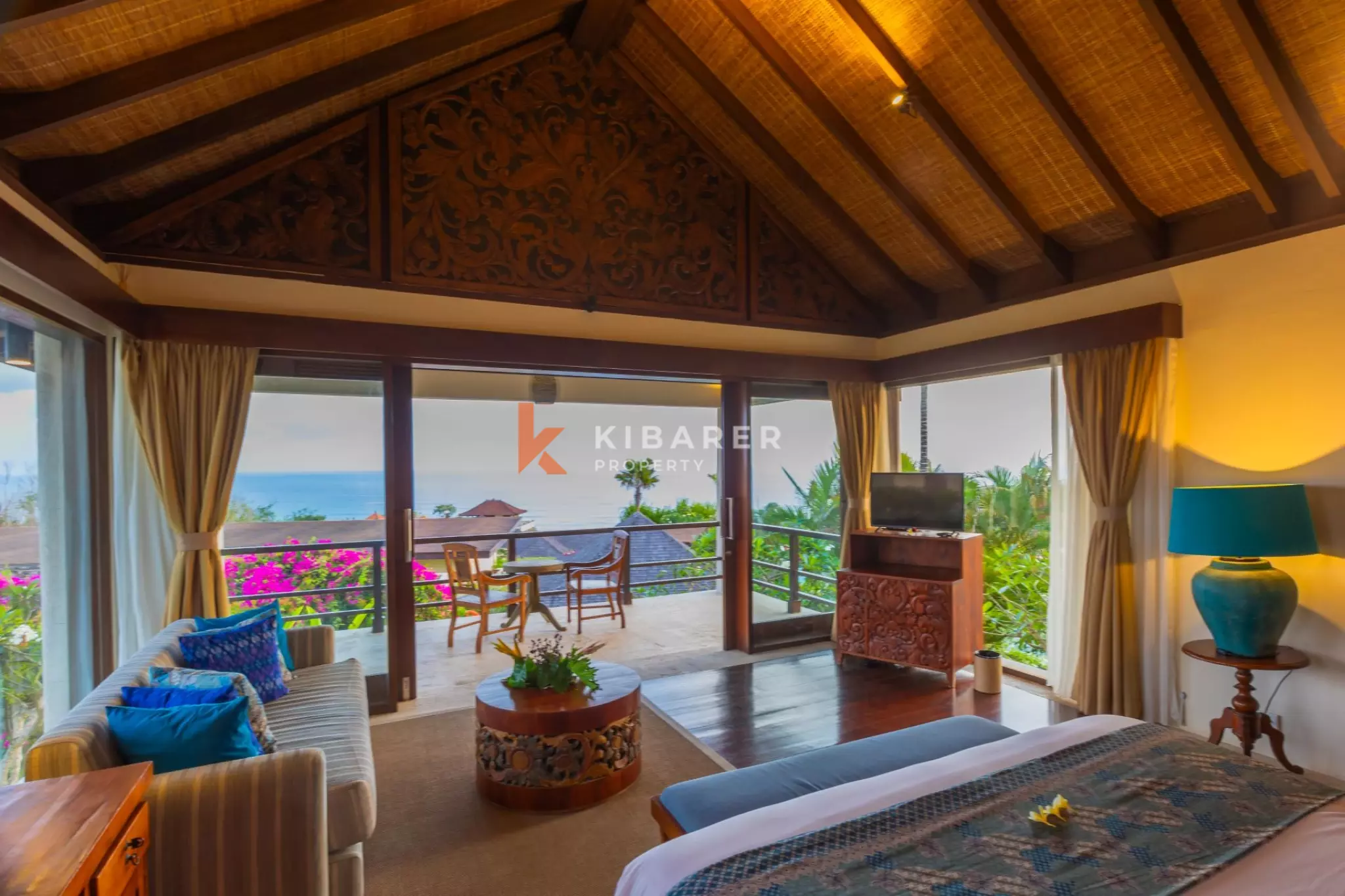 Where the Ocean Meets the Sky - A Six Bedroom Hilltop Villa in Kutuh