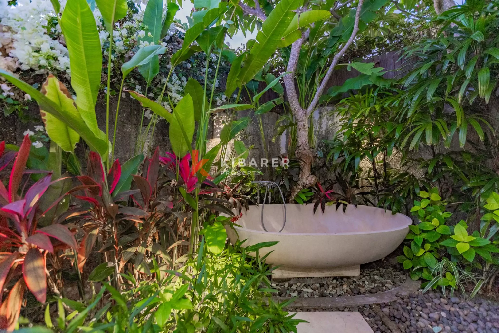 Where the Ocean Meets the Sky - A Six Bedroom Hilltop Villa in Kutuh