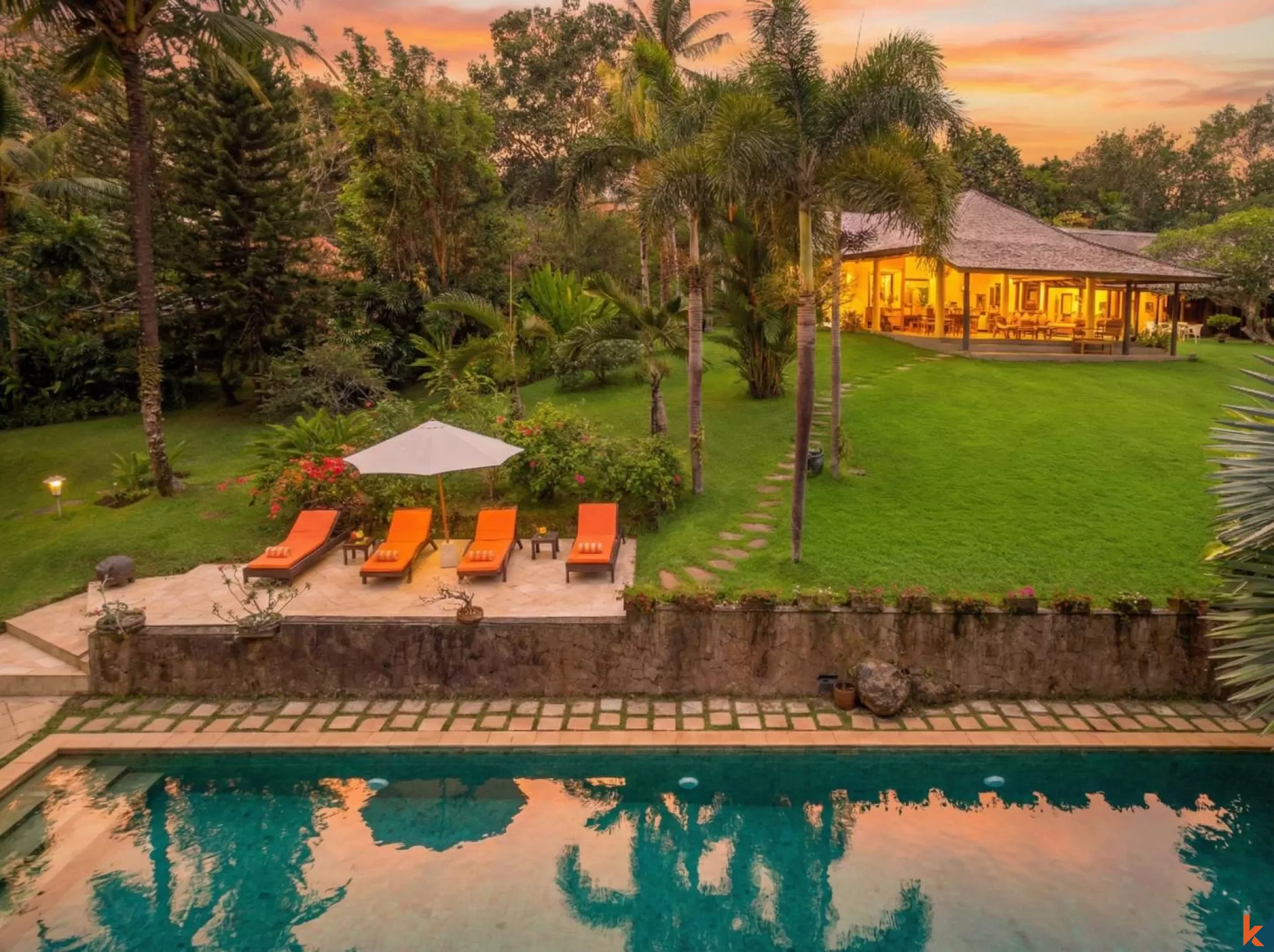 Beautiful freehold estate with chic amenities and generous land