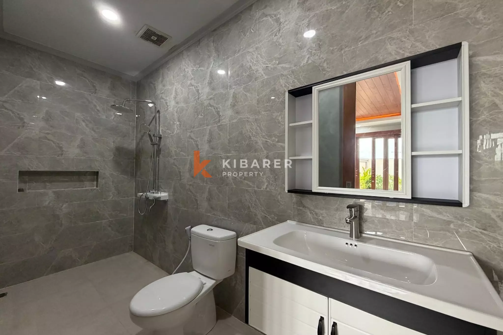 Simple Balinese Two-Bedrooms Open Living Between Berawa-Canggu