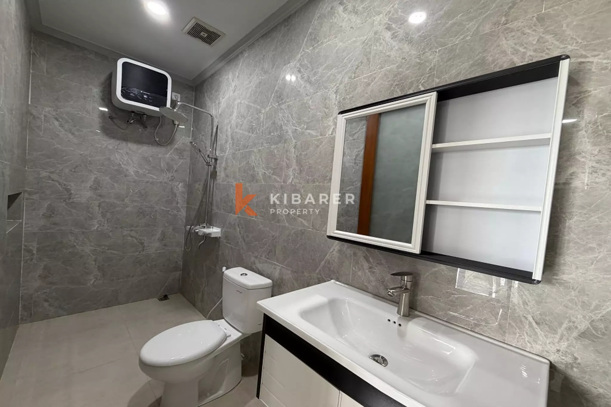 Simple Balinese Two-Bedrooms Open Living Between Berawa-Canggu