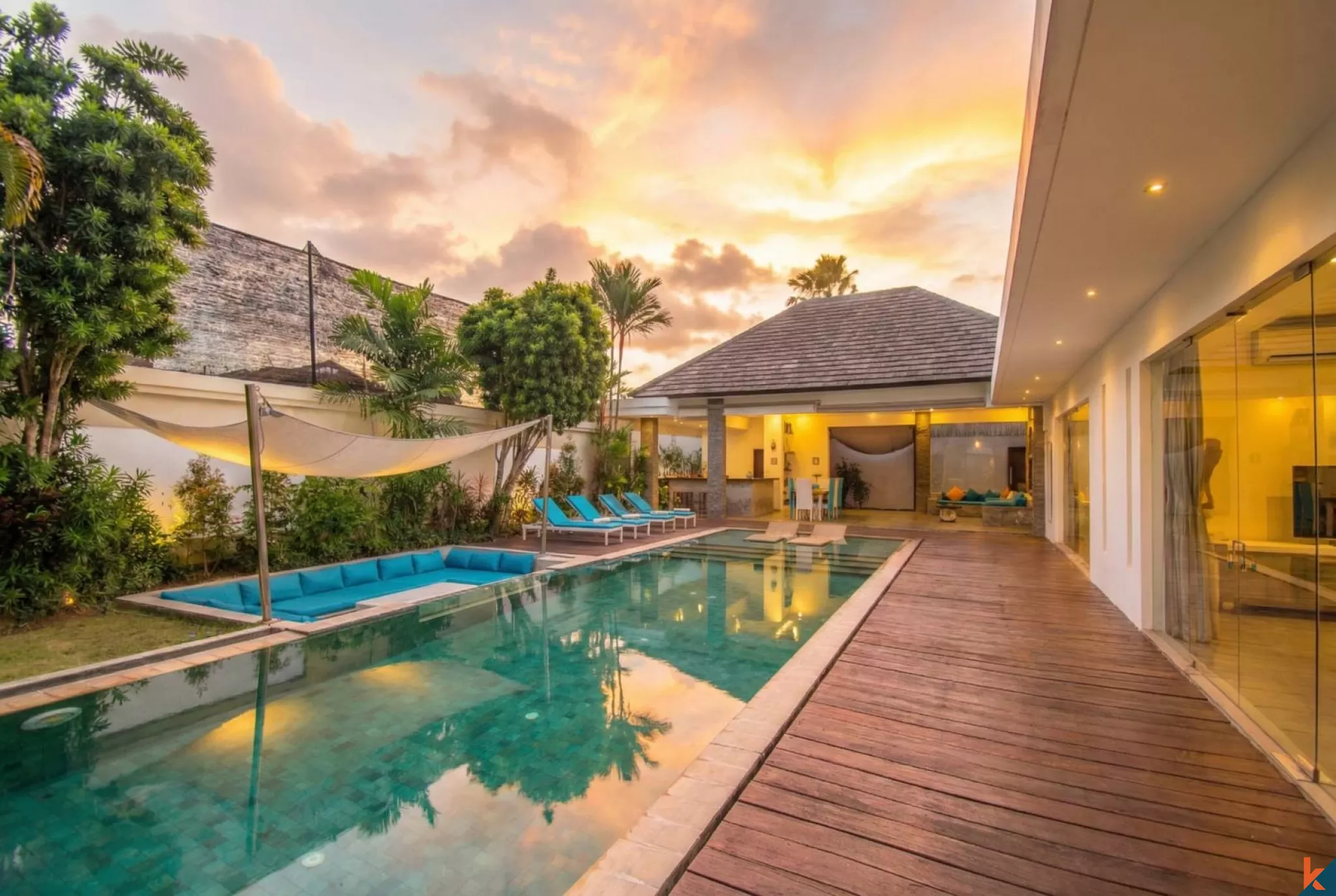 Properti Liburan Sewa Tiga Kamar Tidur yang Menakjubkan Bagian dari Kompleks Pribadi di Seminyak