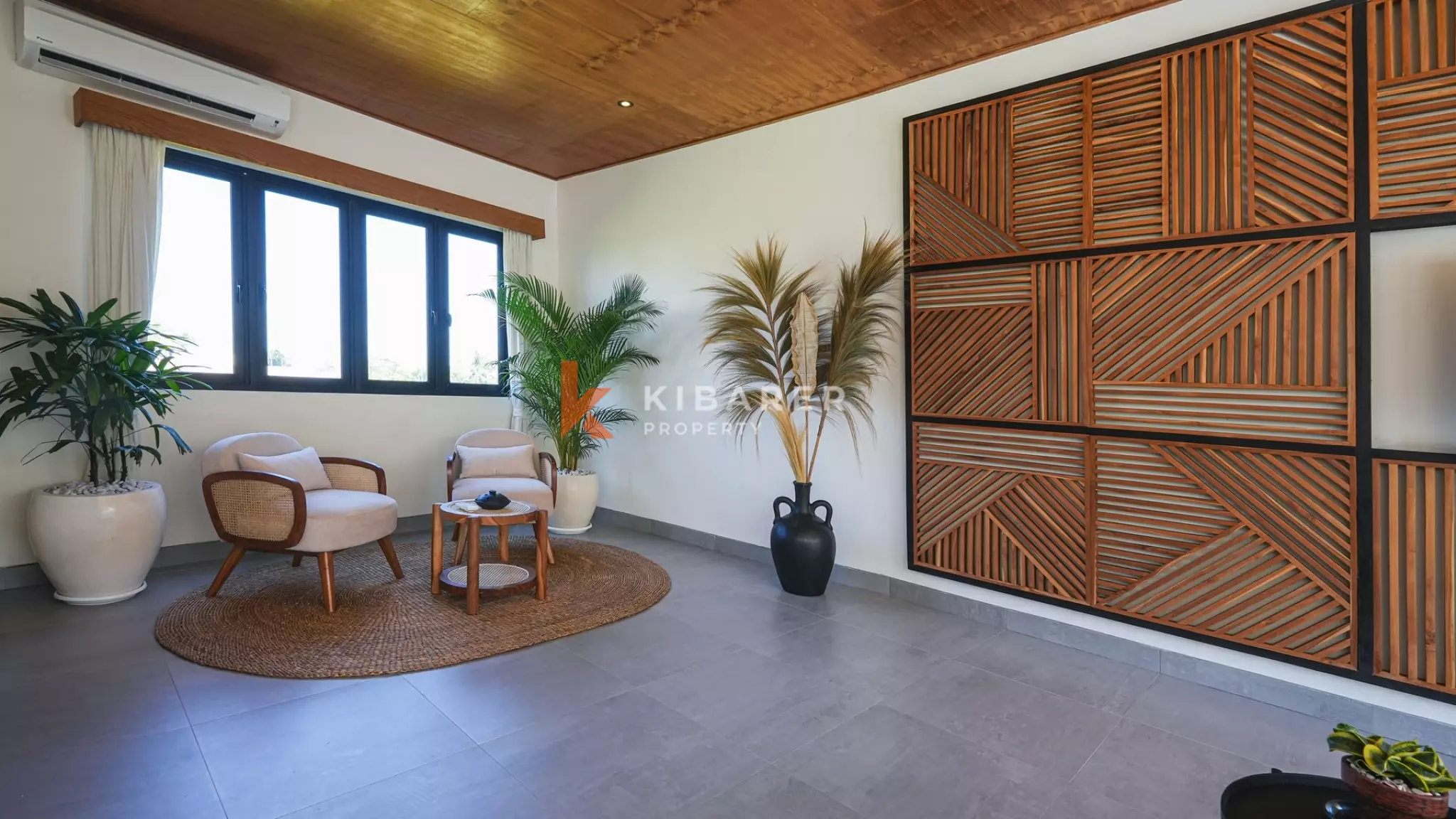 Villa Tiga Kamar Tidur Mewah dengan Ruang Keluarga Tertutup, Berjarak Dekat dengan Pantai Cemagi