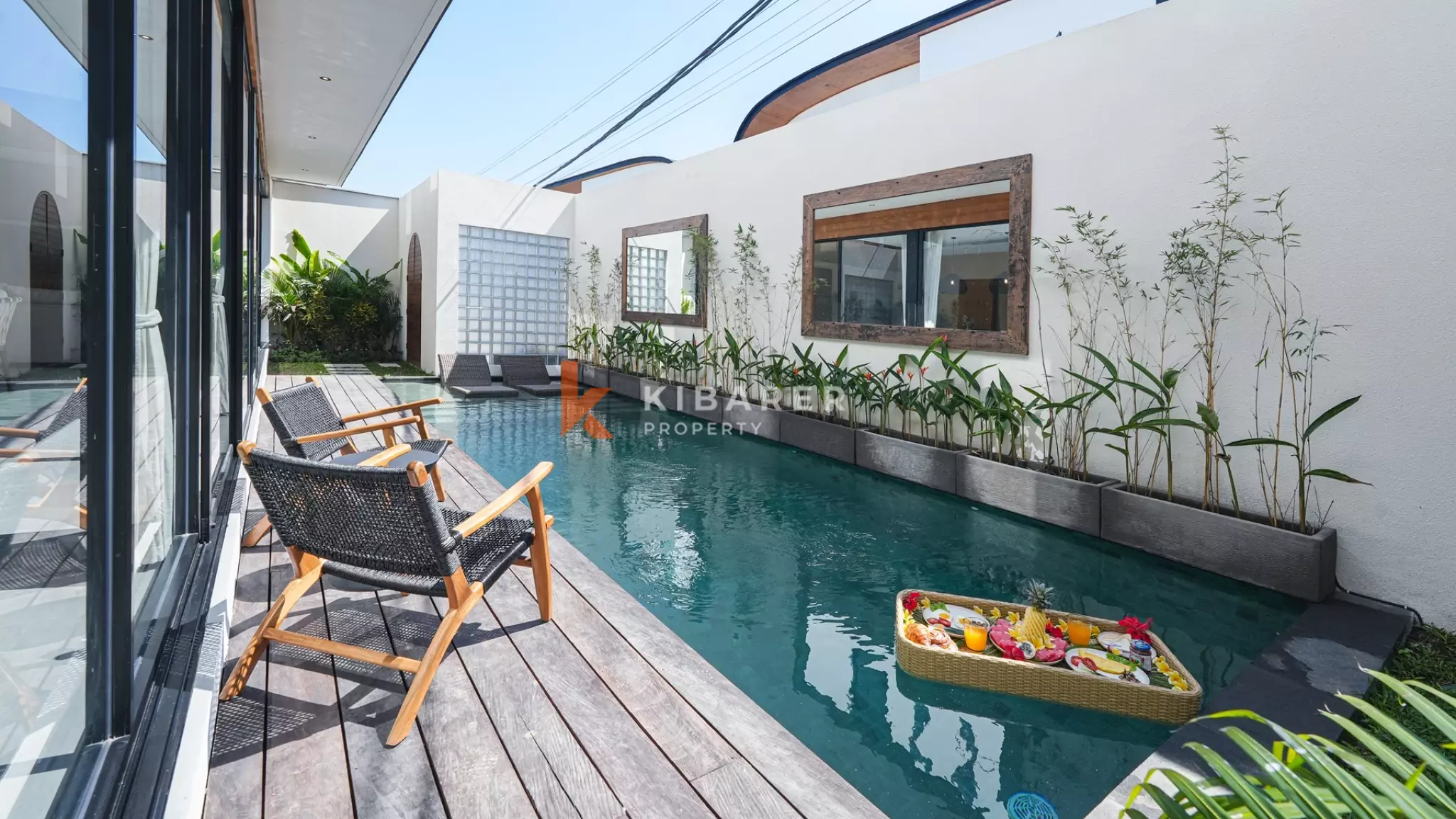 Villa Tiga Kamar Tidur Mewah dengan Ruang Keluarga Tertutup, Berjarak Dekat dengan Pantai Cemagi