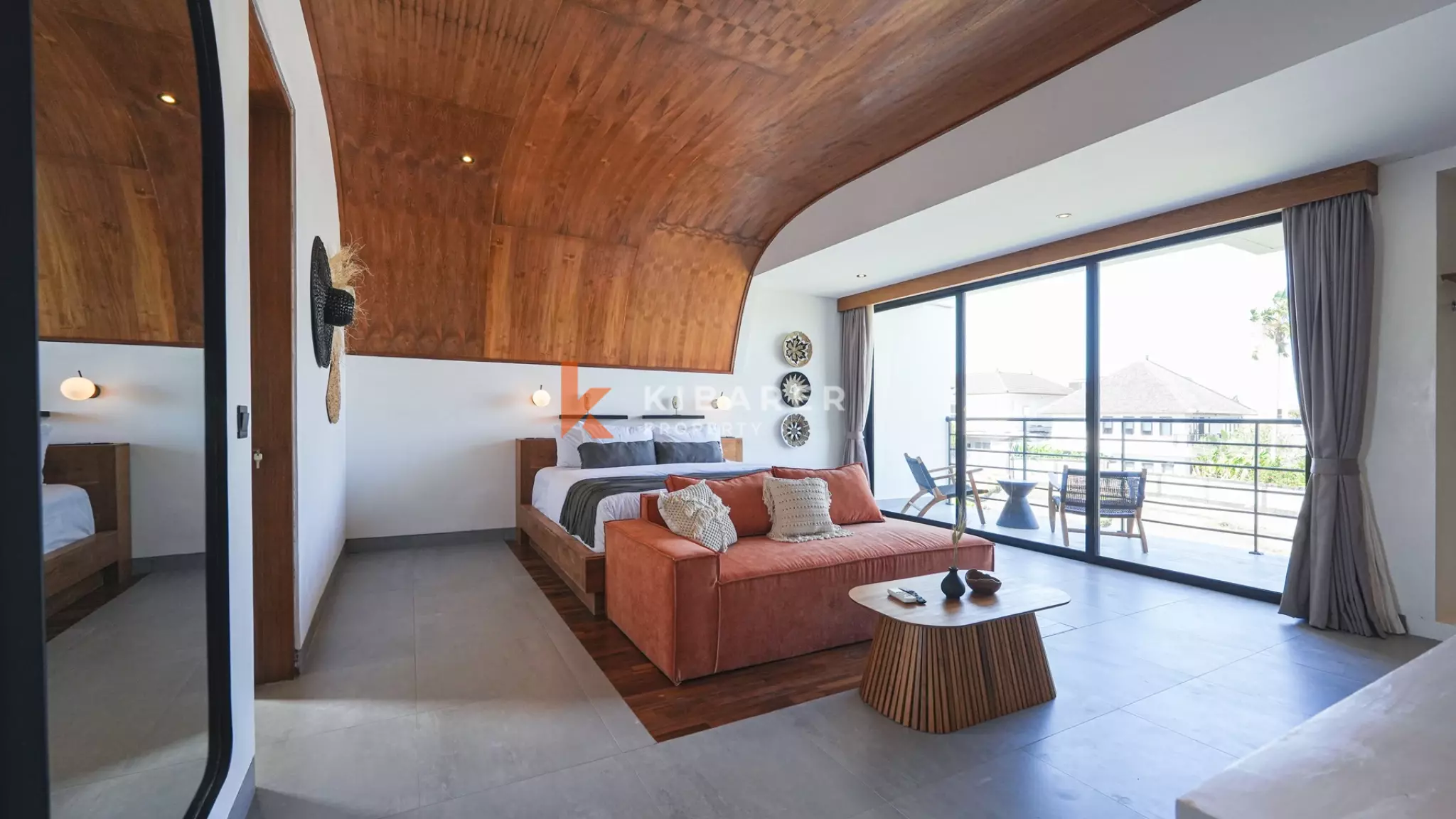 Villa Tiga Kamar Tidur Mewah dengan Ruang Keluarga Tertutup, Berjarak Dekat dengan Pantai Cemagi