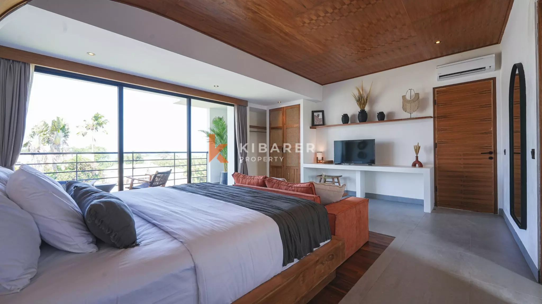 Villa Tiga Kamar Tidur Mewah dengan Ruang Keluarga Tertutup, Berjarak Dekat dengan Pantai Cemagi