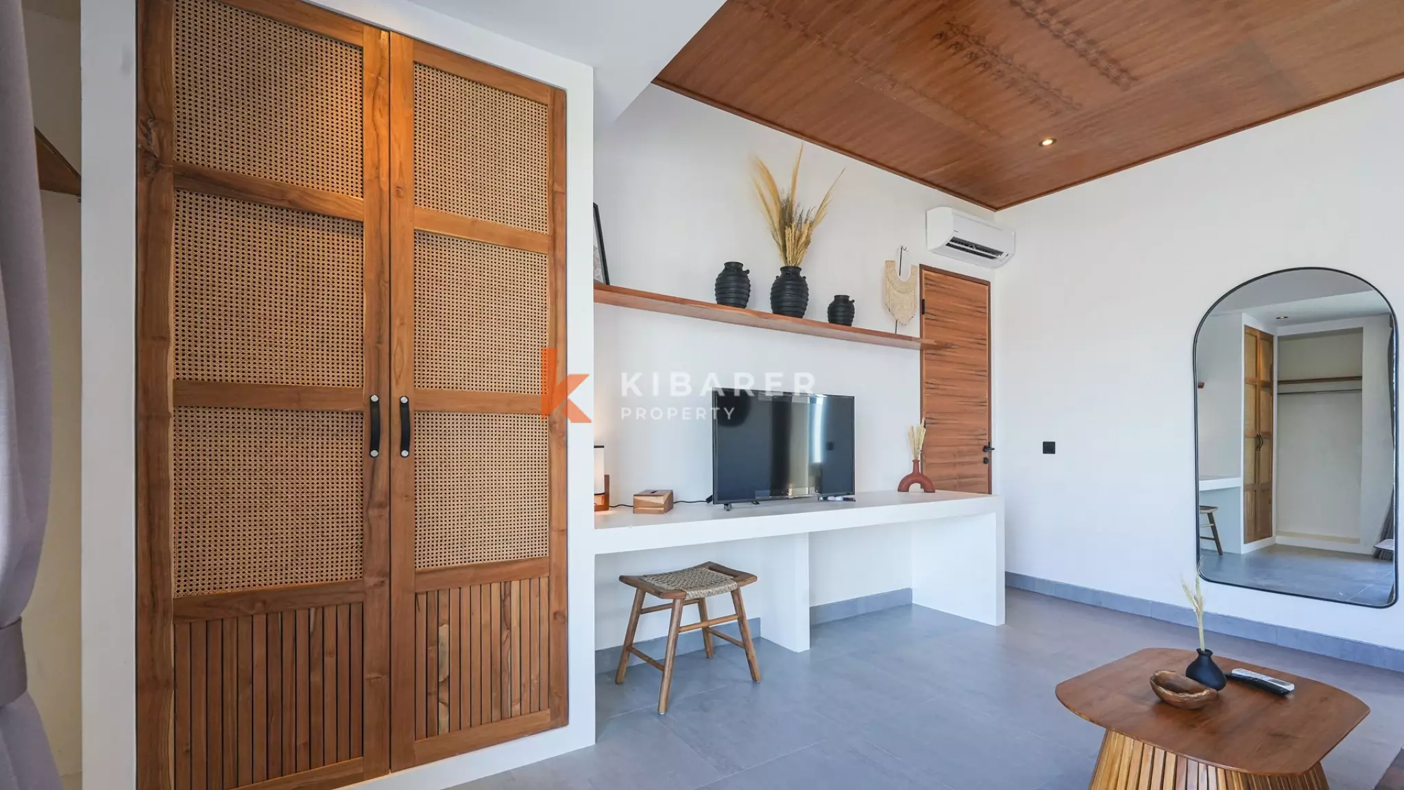 Villa Tiga Kamar Tidur Mewah dengan Ruang Keluarga Tertutup, Berjarak Dekat dengan Pantai Cemagi