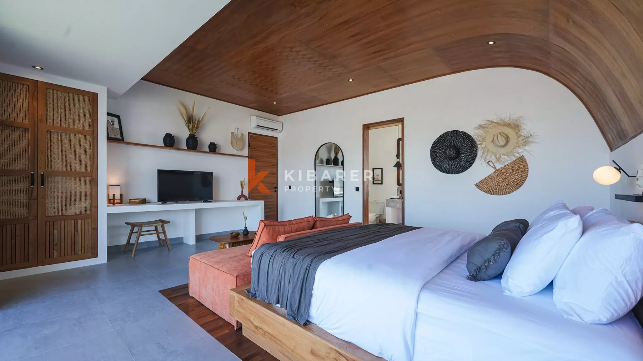 Villa Tiga Kamar Tidur Mewah dengan Ruang Keluarga Tertutup, Berjarak Dekat dengan Pantai Cemagi